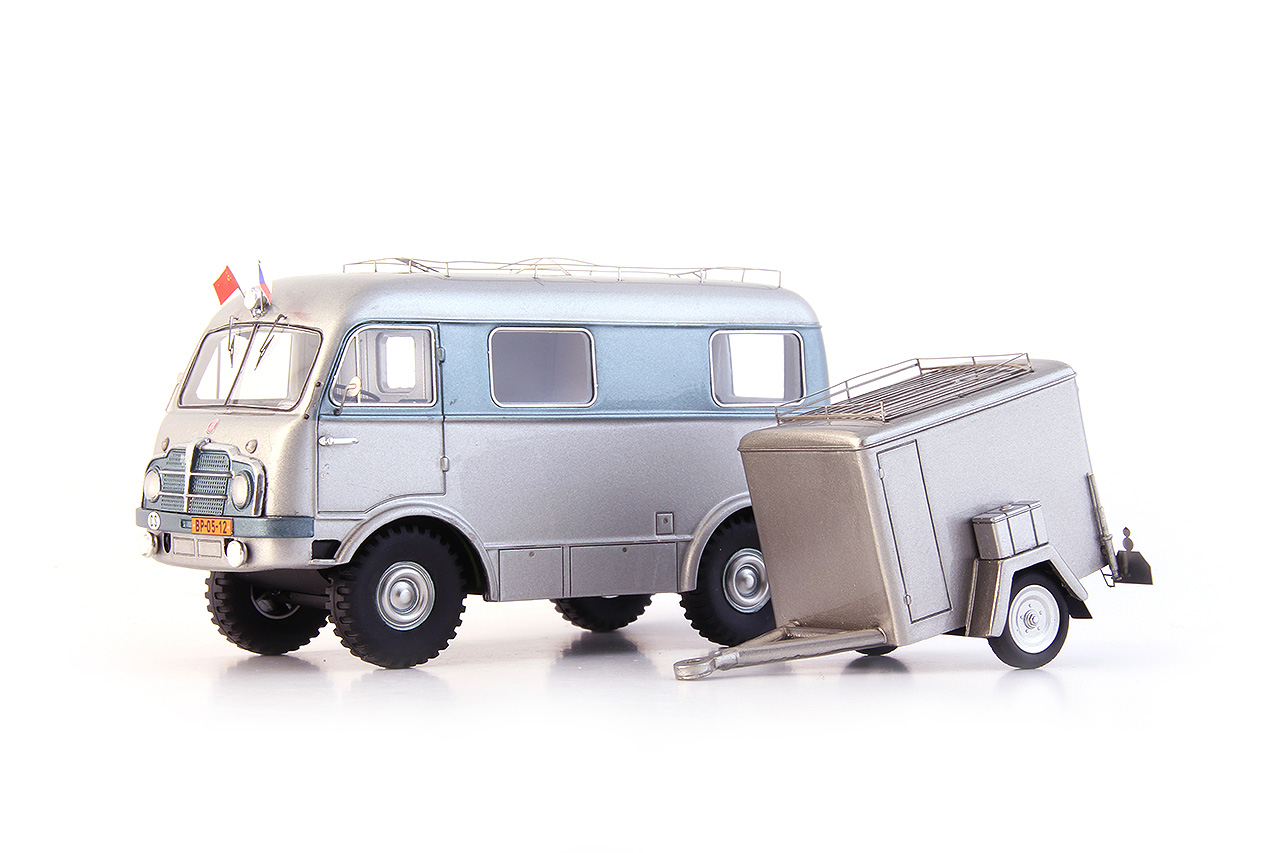 Tatra 805 Zikmund Hanzelka 1:43 AutoCult