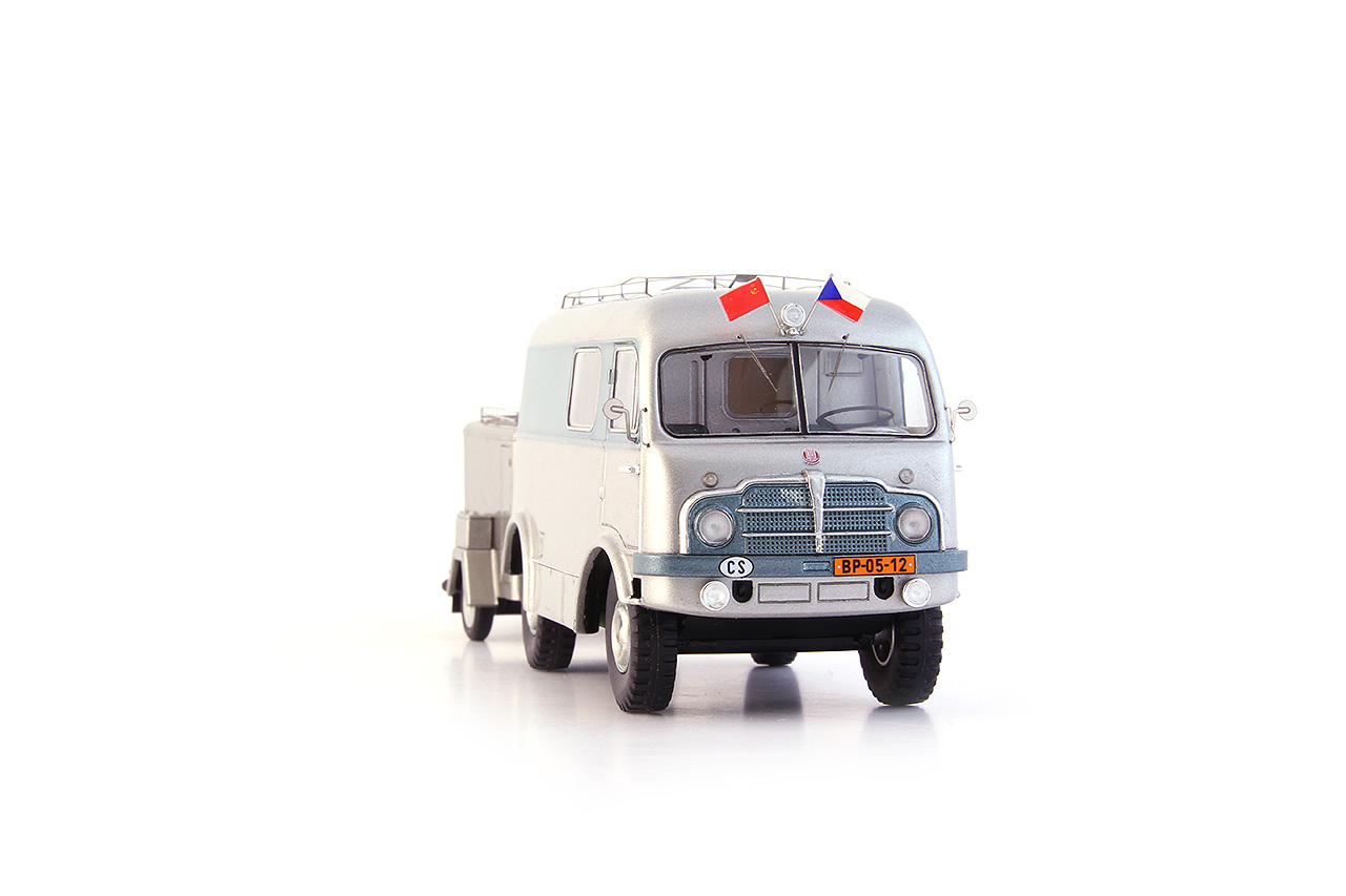 Tatra 805 Zikmund Hanzelka 1:43 AutoCult