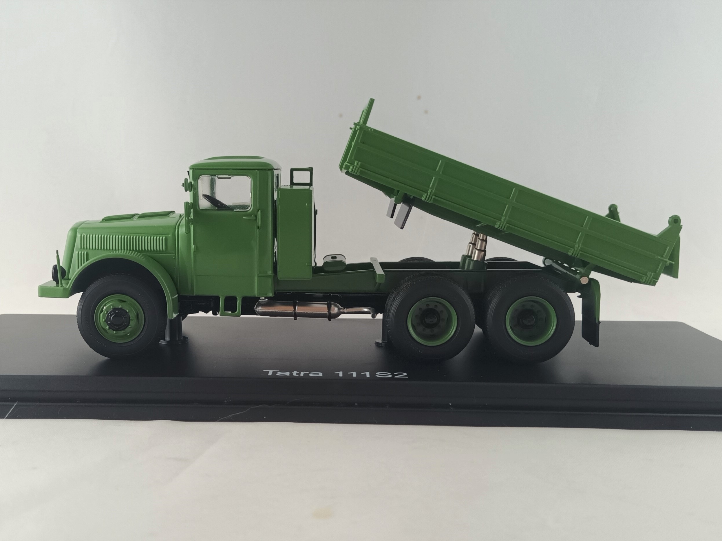Tatra T148 NT 4X4 olivový 1:43 SSM