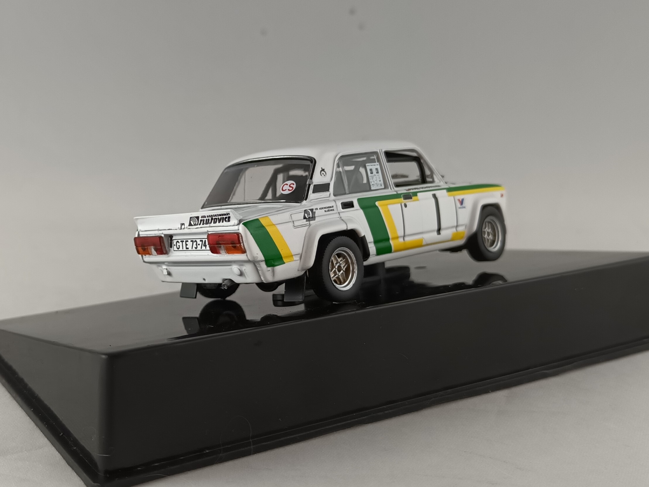Lada 2105 VFTS, No.25, Chlustina, rallye Příbram 1986 1:43 IXO