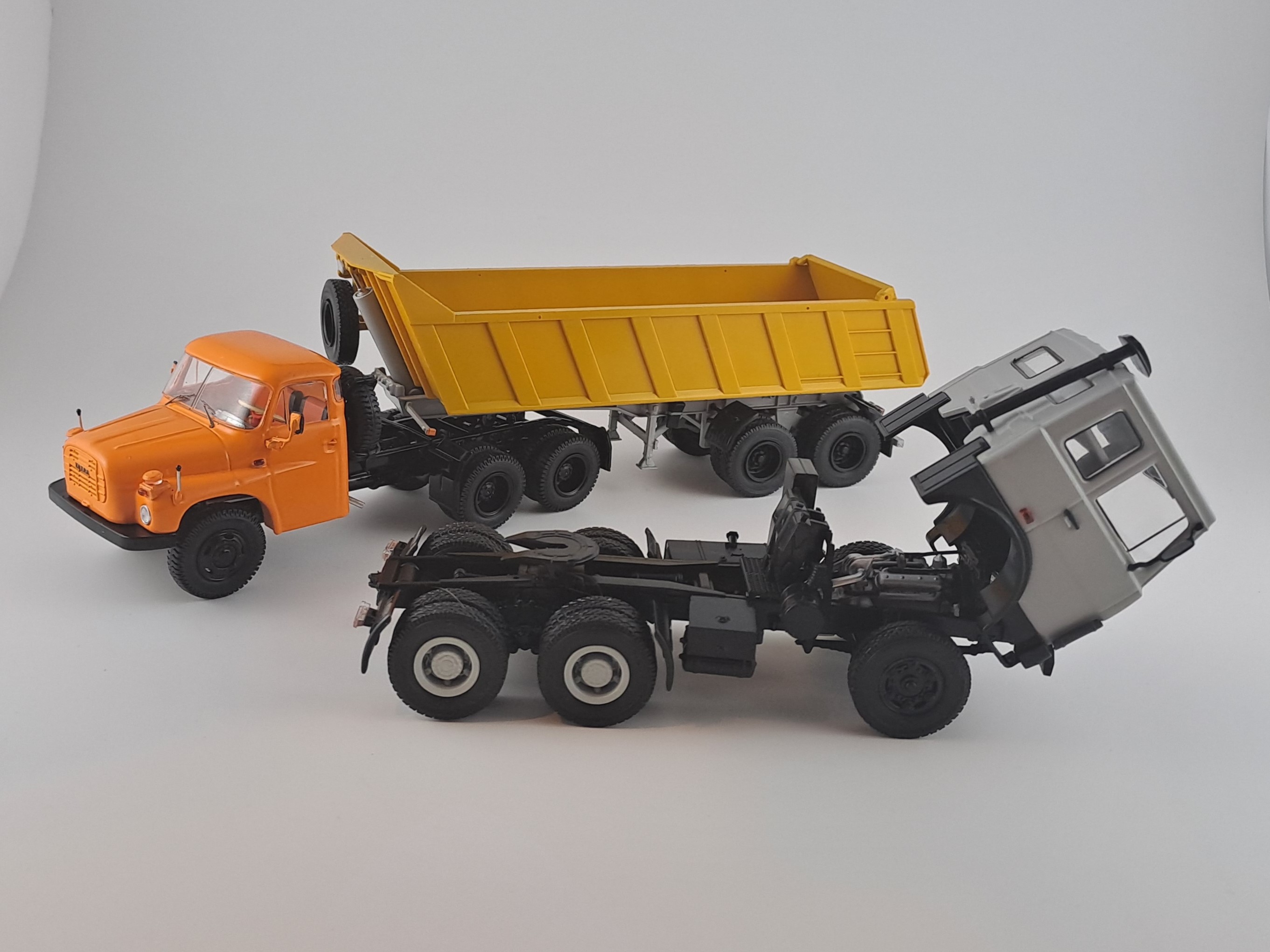 Tatra T148 NT 6x6 s návěsem MAZ-9506-20 + tahač MAZ-6422 1:43 SSM