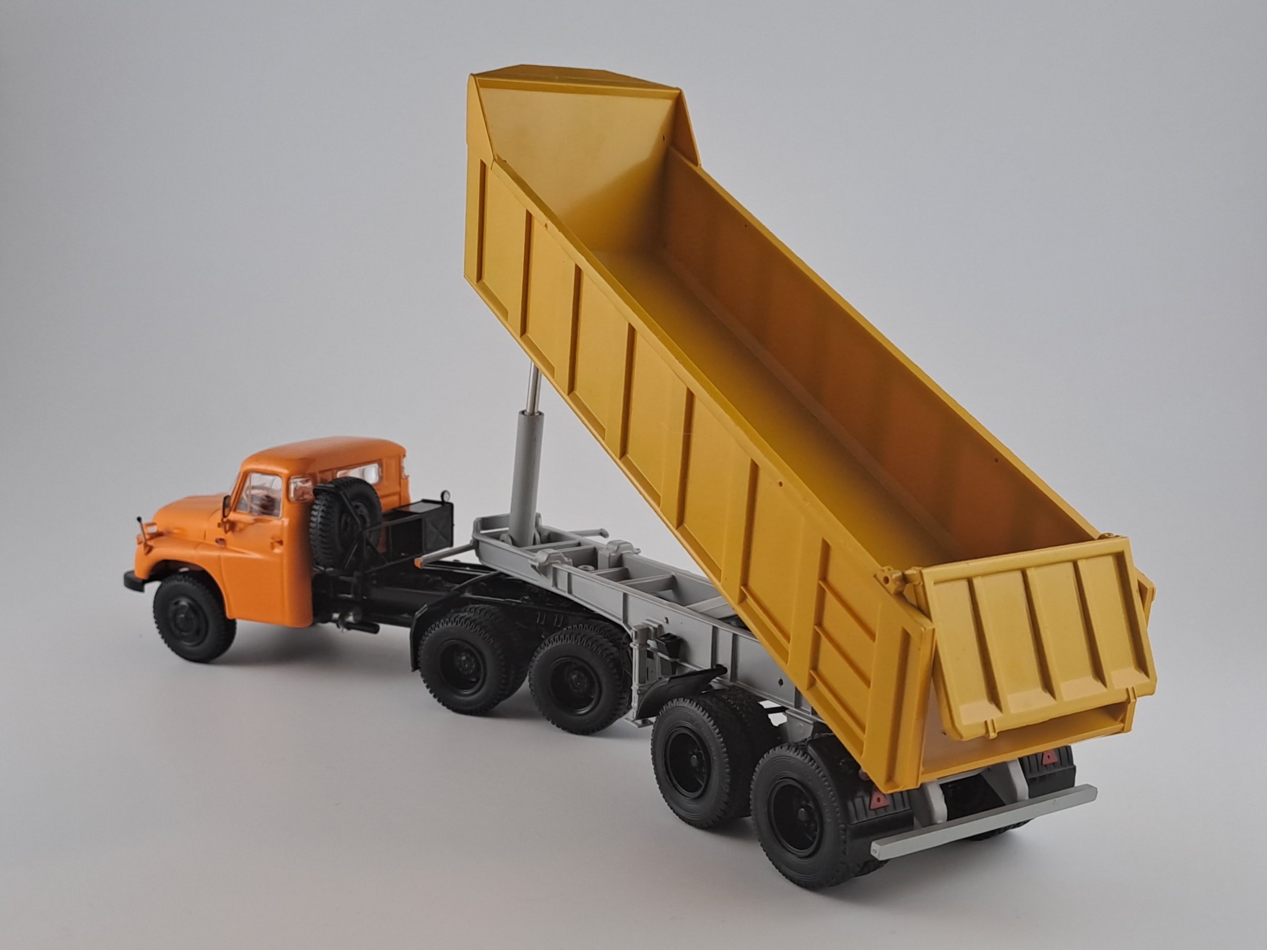 Tatra T148 NT 6x6 s návěsem MAZ-9506-20 + tahač MAZ-6422 1:43 SSM