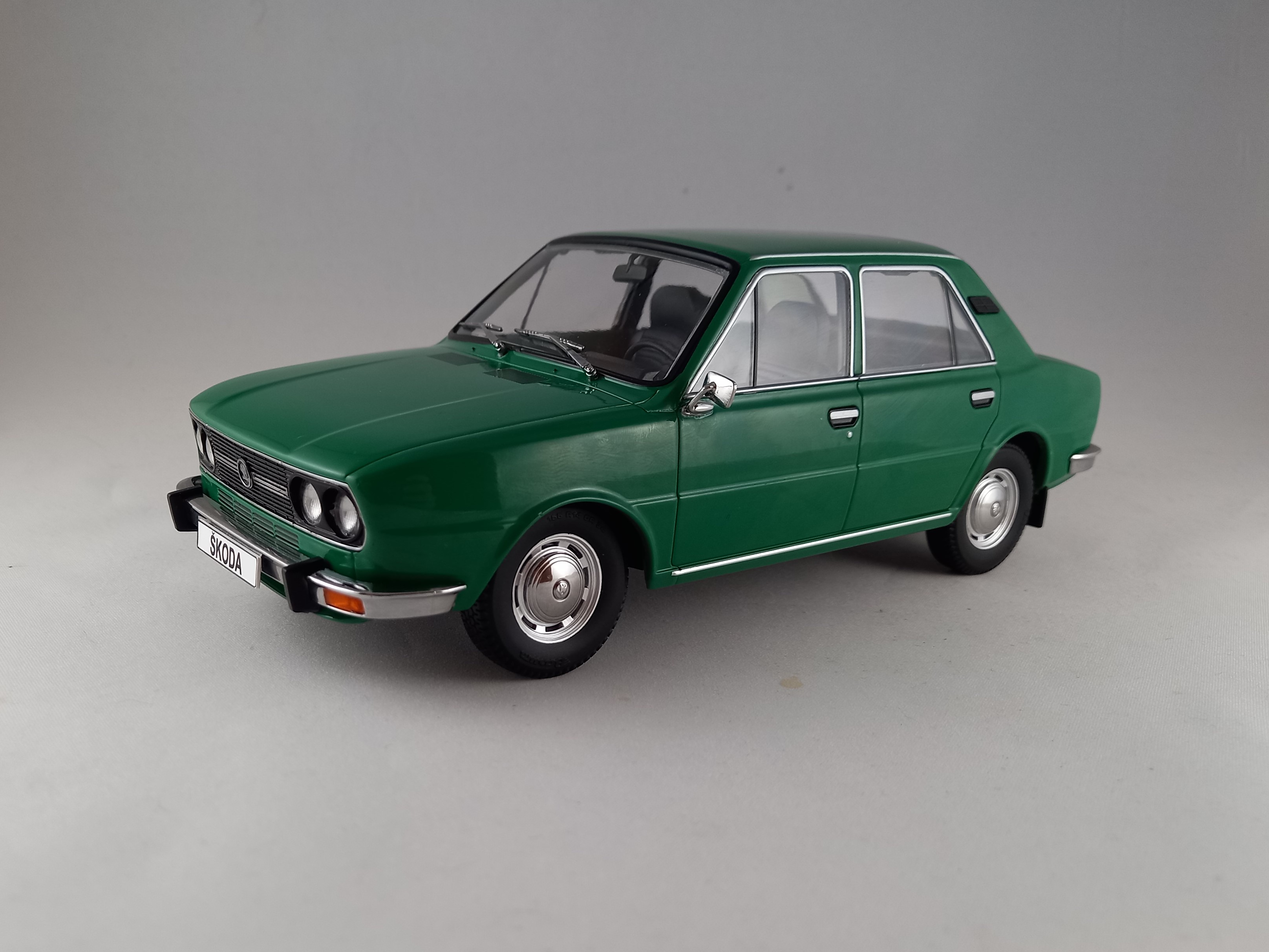 Škoda 120LS zelená brčálová 1:18 Triple9
