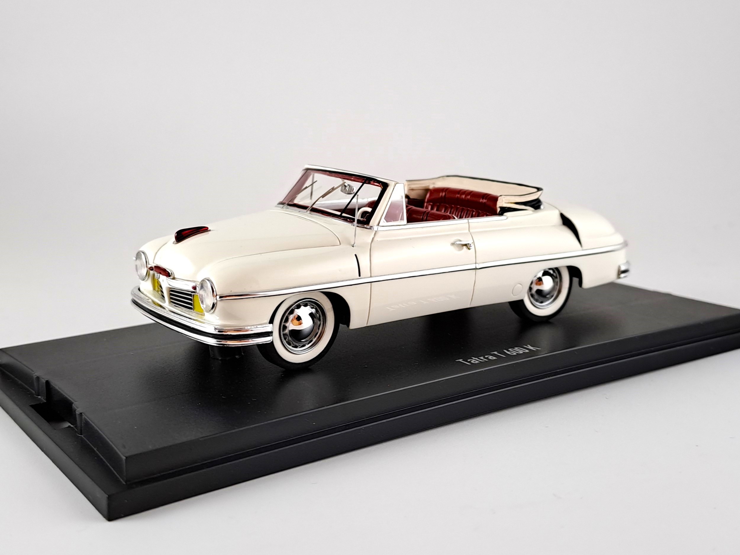 Miniature Tatra 12 Décapotable - AutoCult 1/43 - Résine Noir - Modèle Statique ATC90331