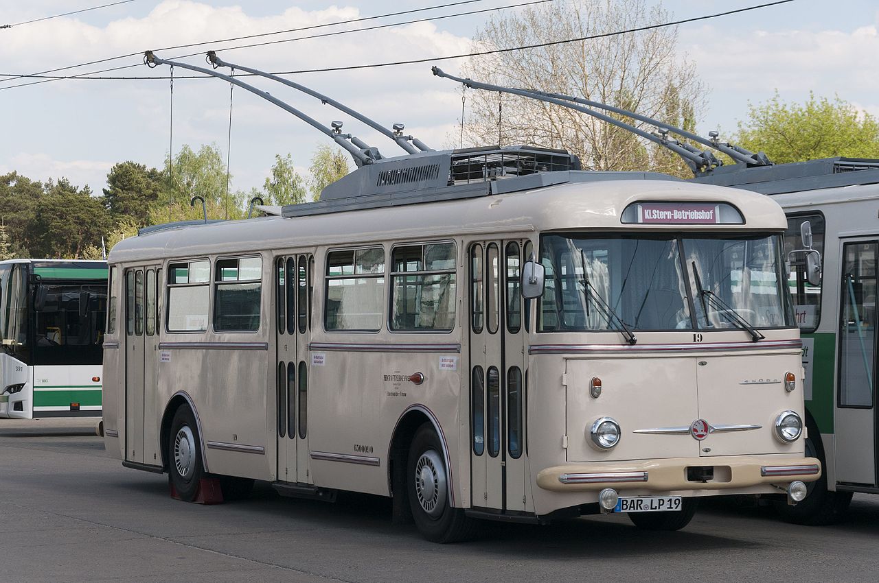 Троллейбус skoda 9tr