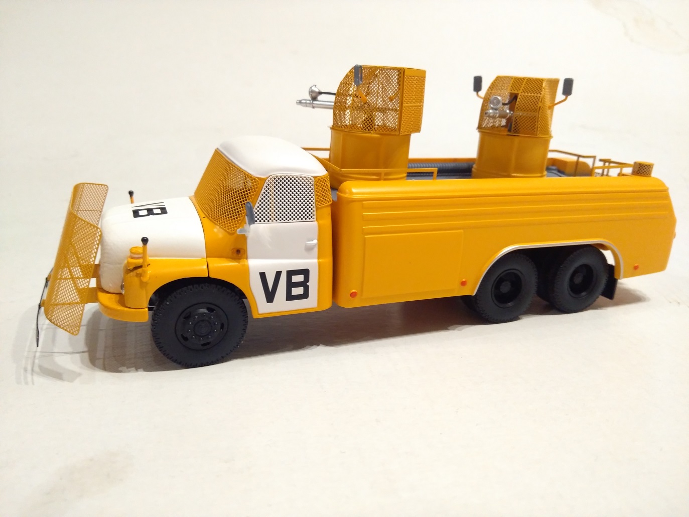 Tatra T148 vodní dělo (Veřejná Bezpečnost) 1:43 Schuco
