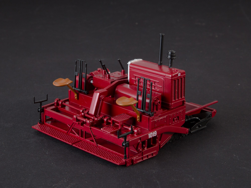 Finišer D-150B 1:43 ModelPro