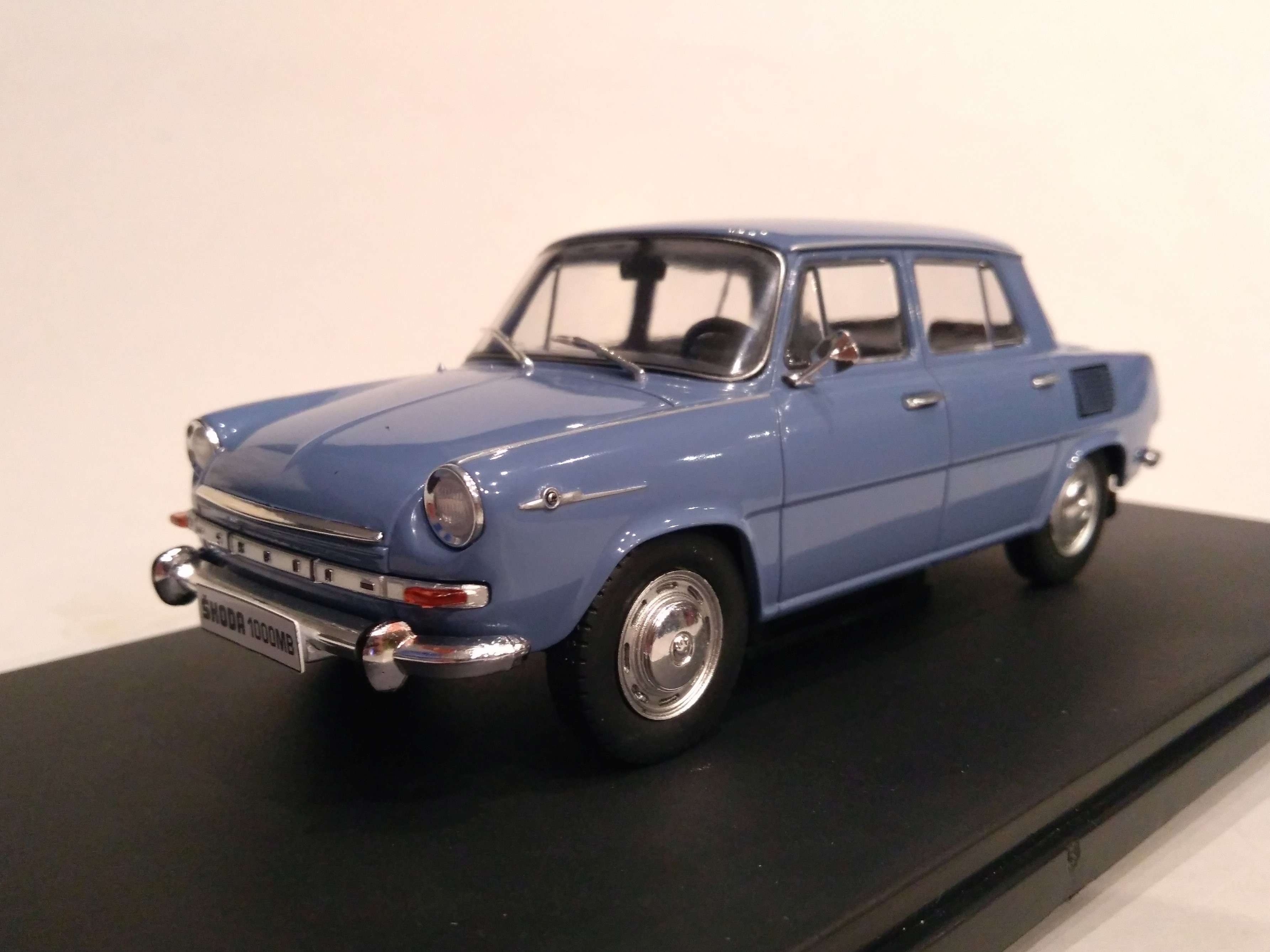Škoda 1000MB 1:24 Whitebox