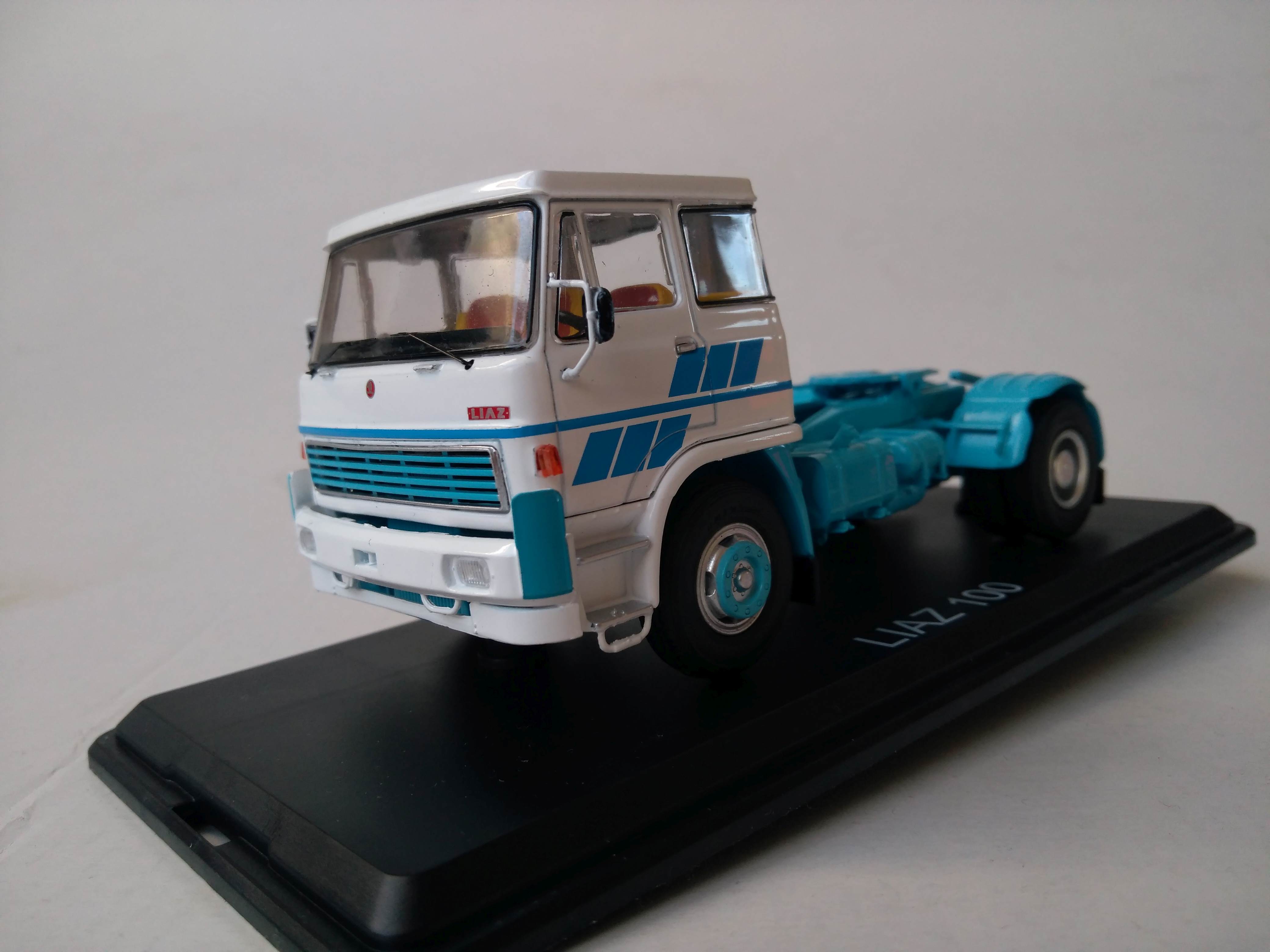 LIAZ 100 tahač modrobílý 1:43 SSM