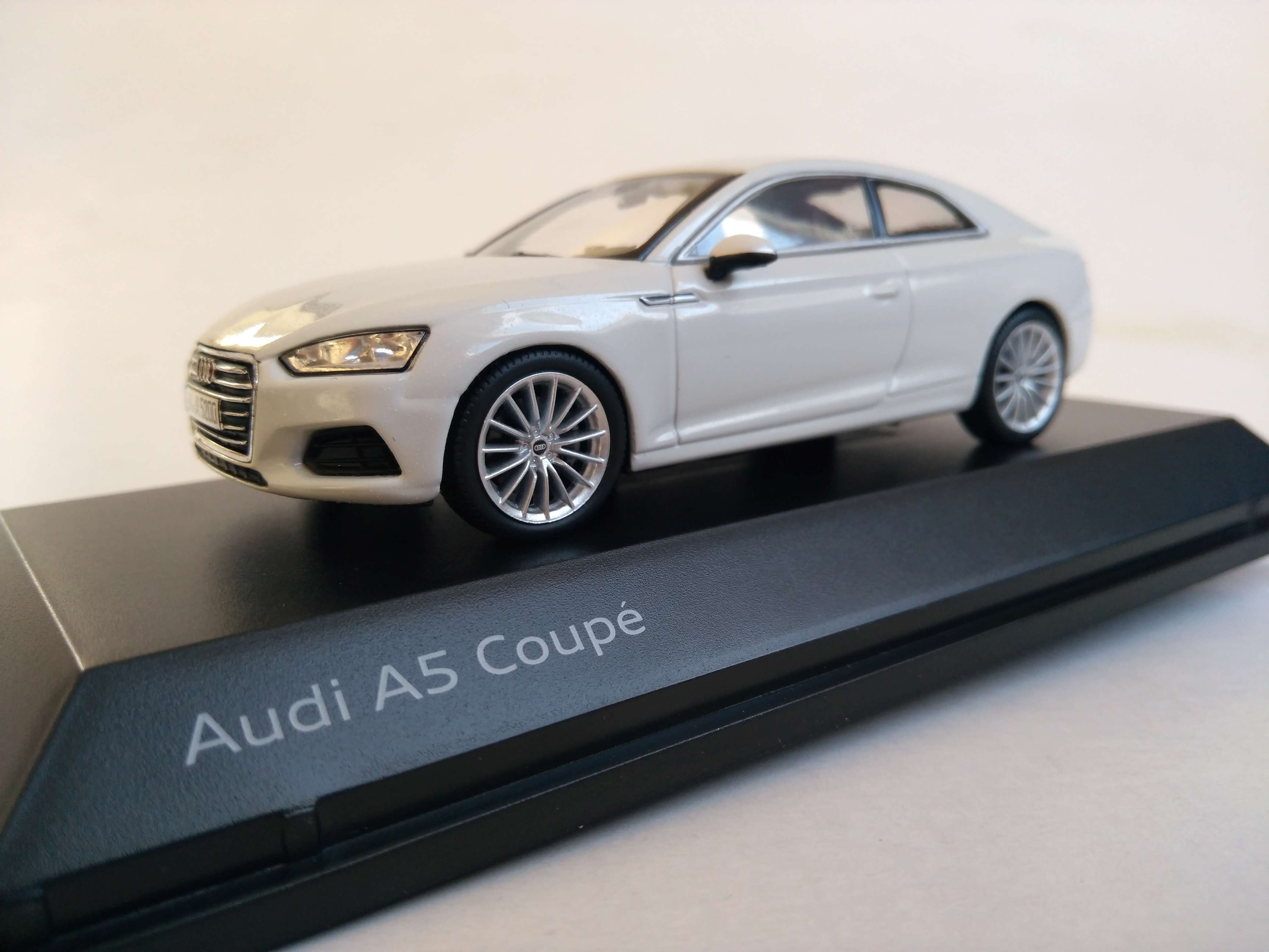Audi A5 Coupé 2016 1:43 iscale