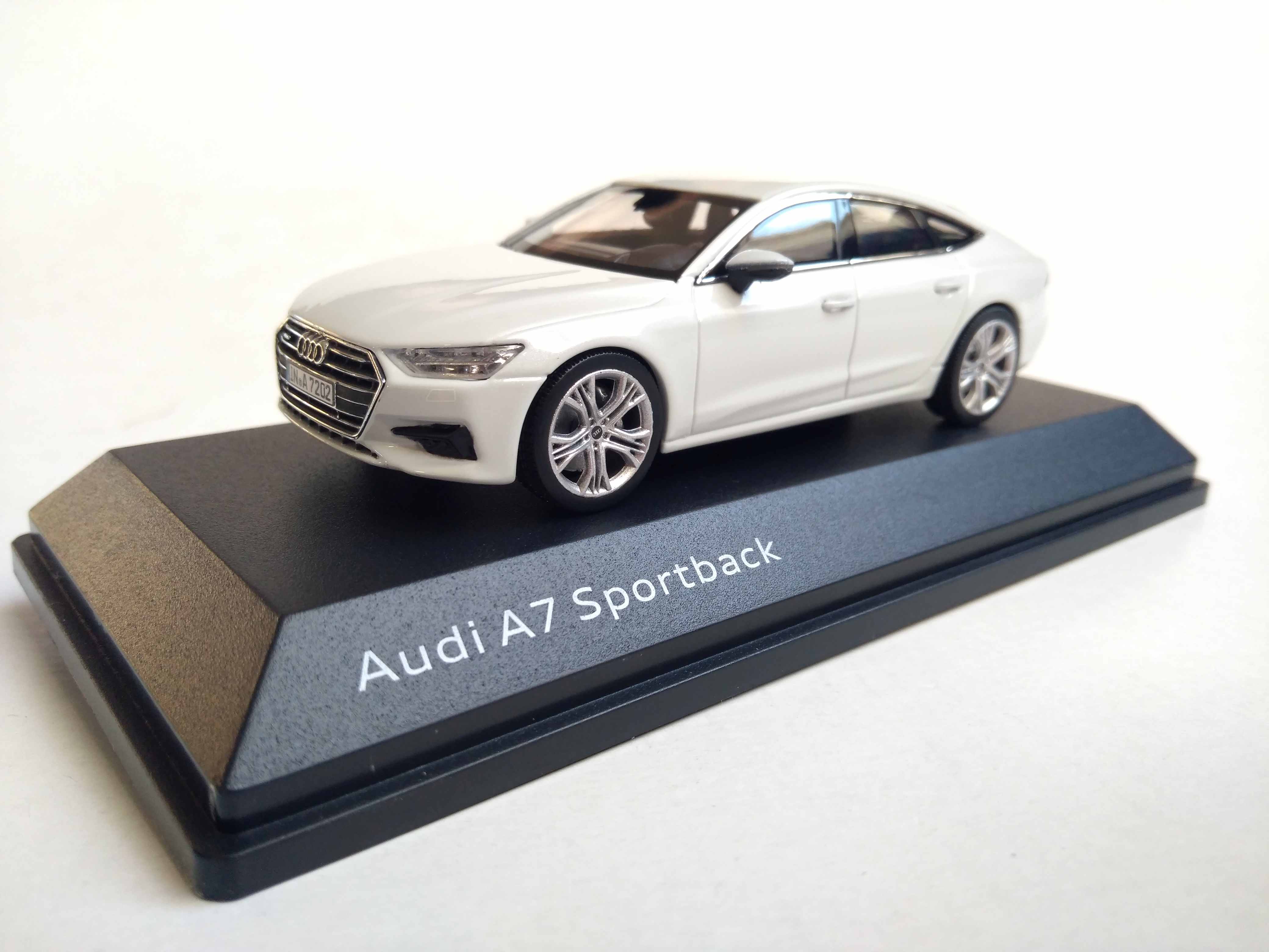 Audi A7 Sportback 2017 1:43 iscale