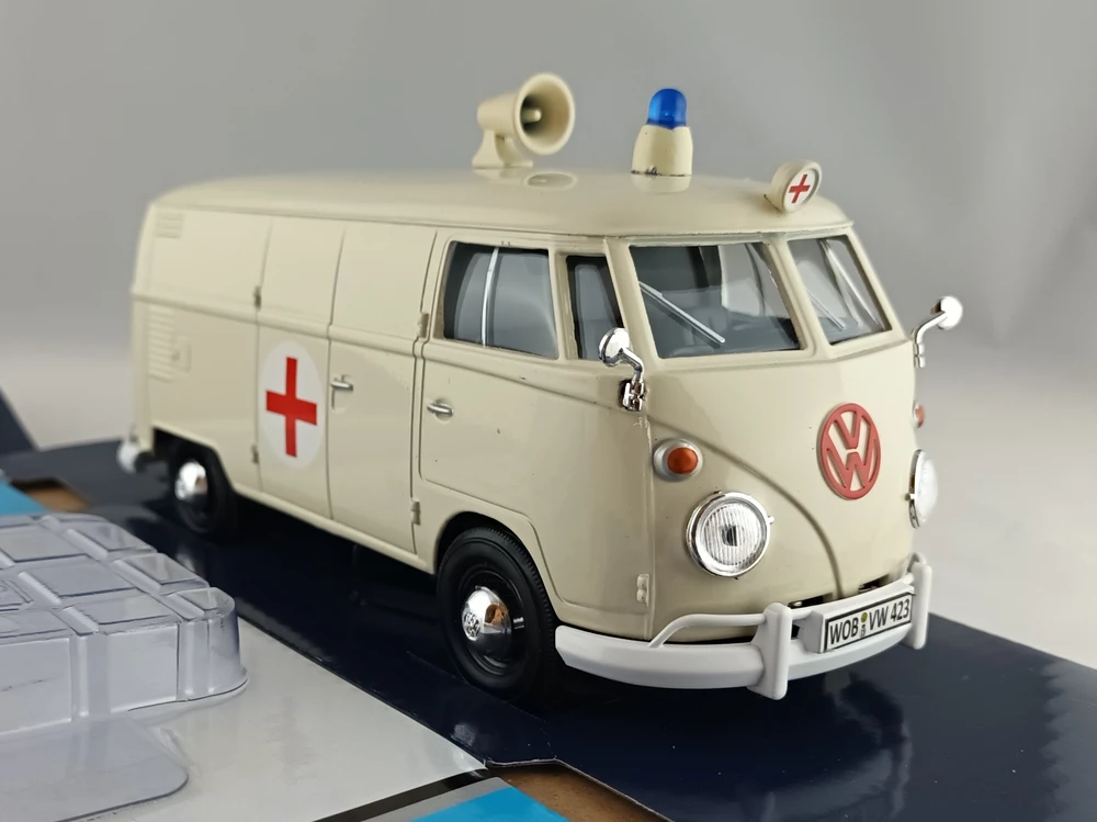 VW T1 Ambulance 1:24 Motormax