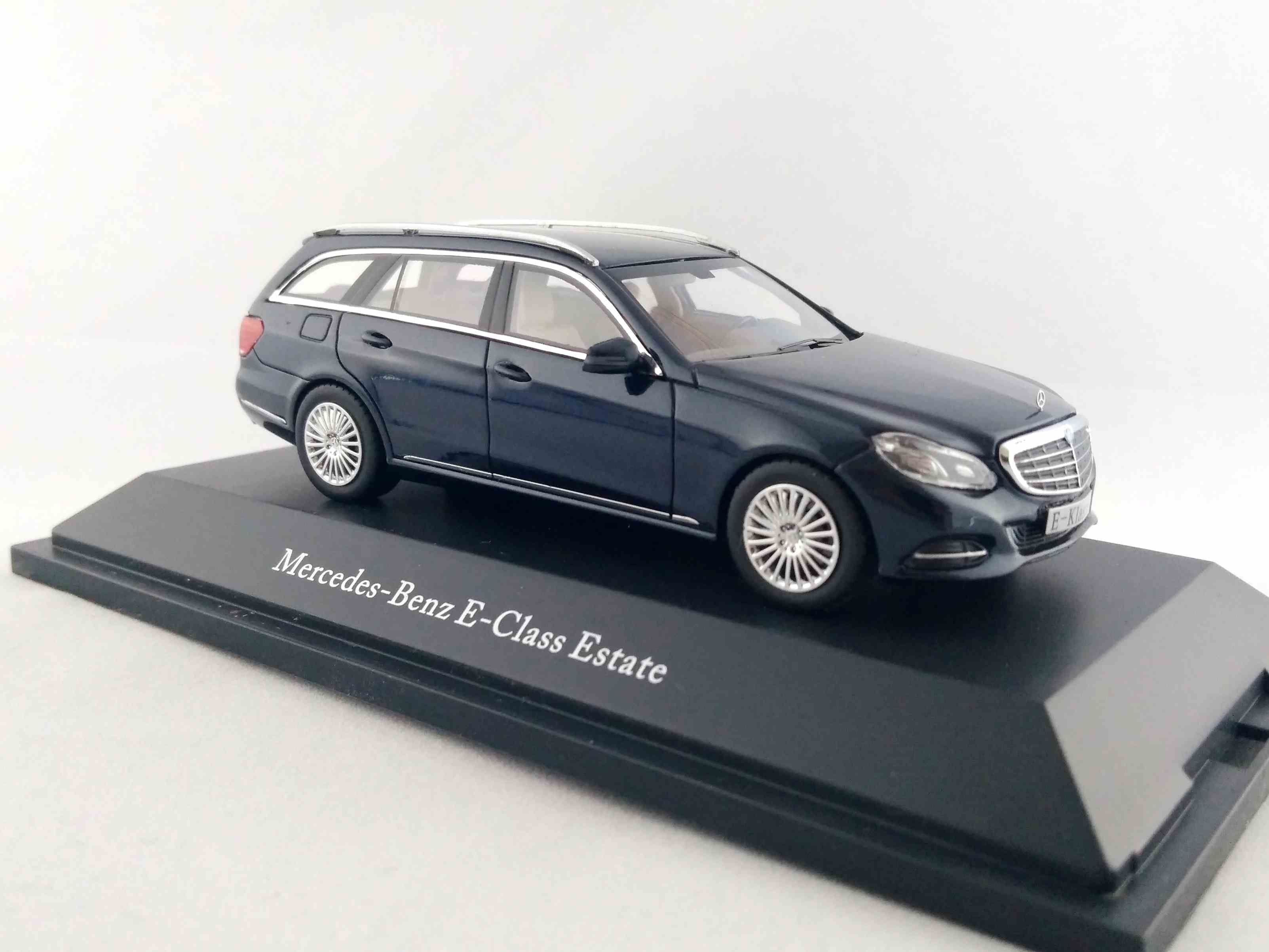 Mercedes třídy E Station Wagon (S212) 1:43 Kyosho