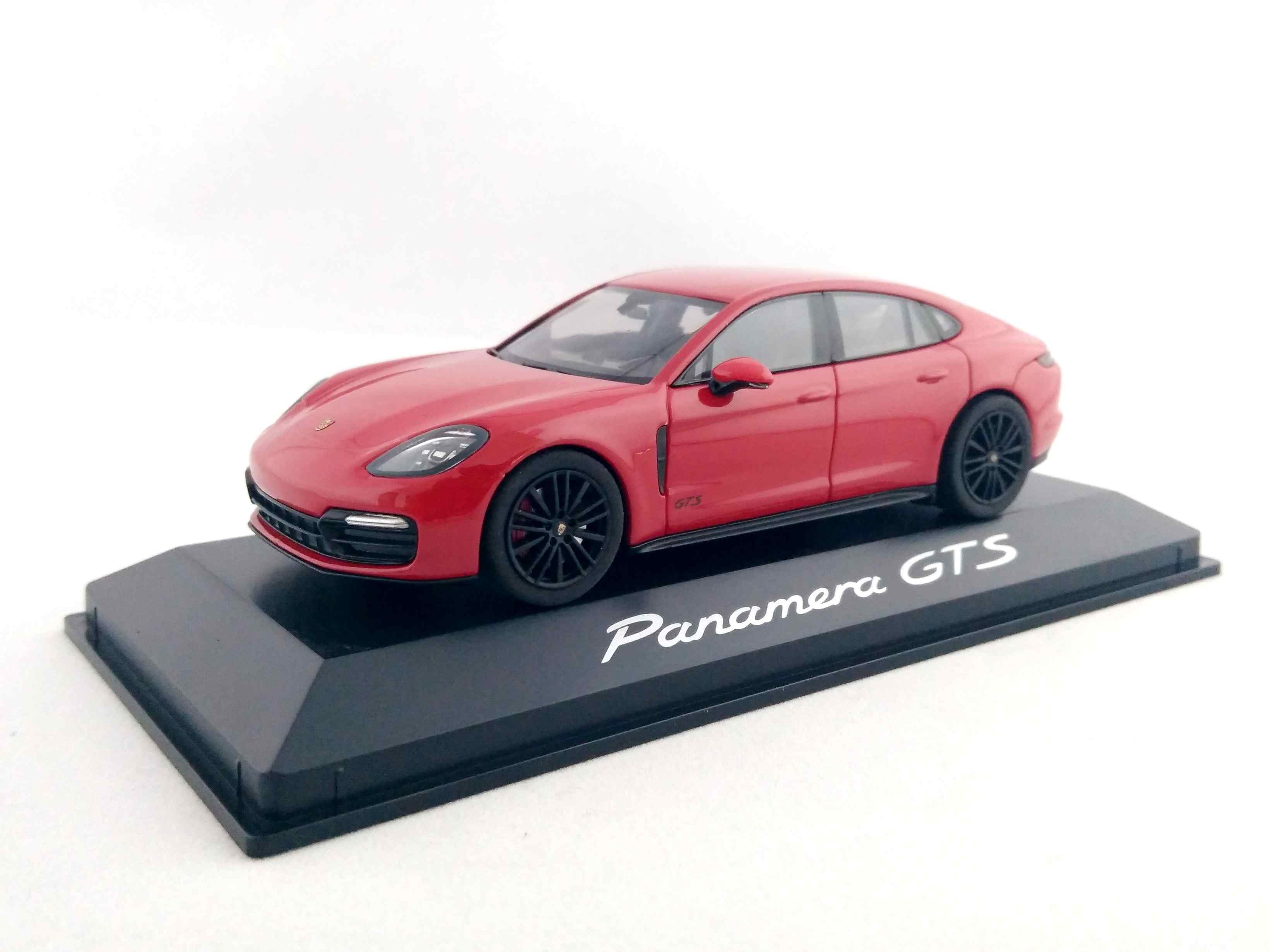 Porsche Panamera GTS 1:43 Herpa