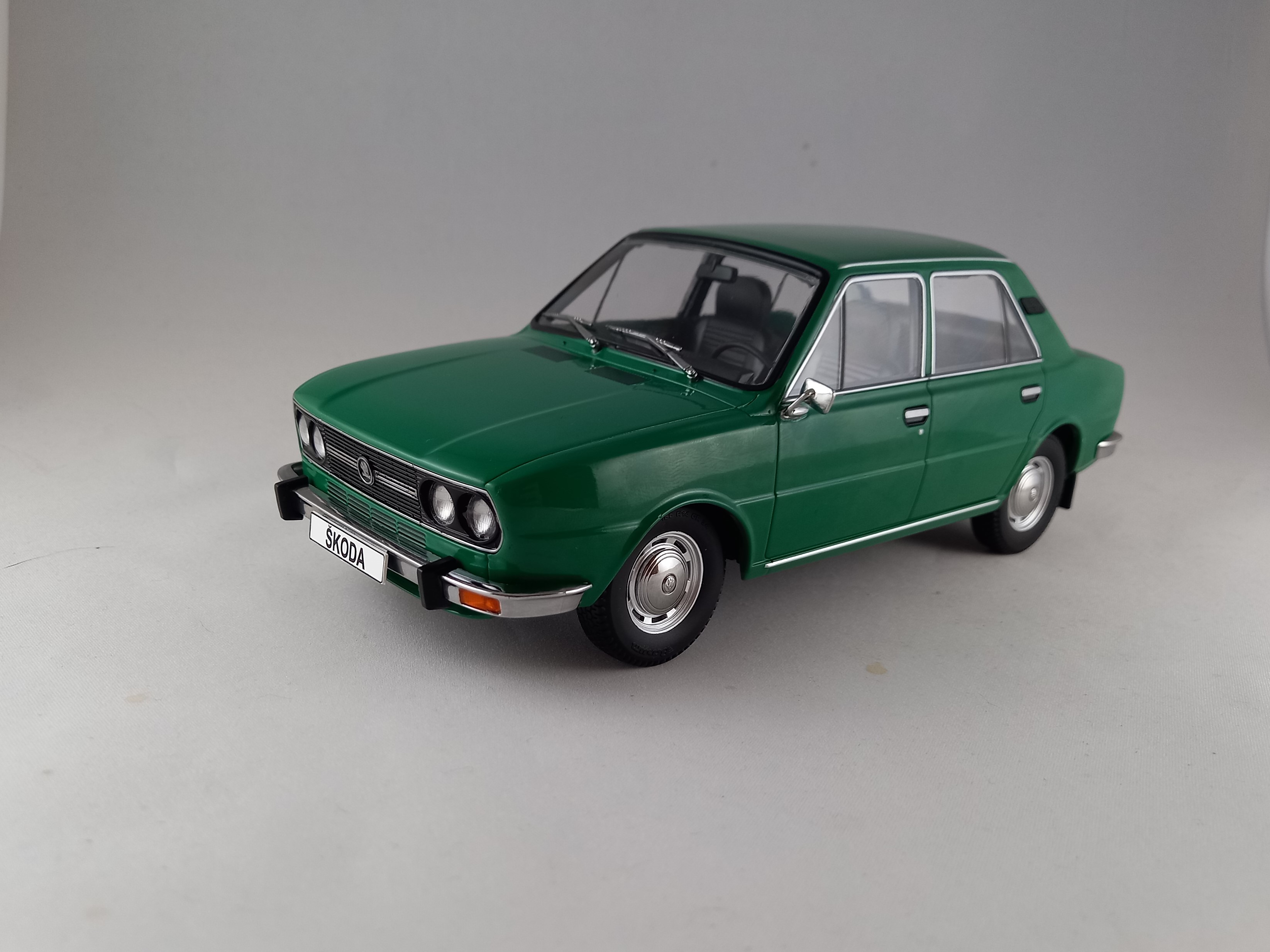 Škoda 120LS zelená brčálová 1:18 Triple9