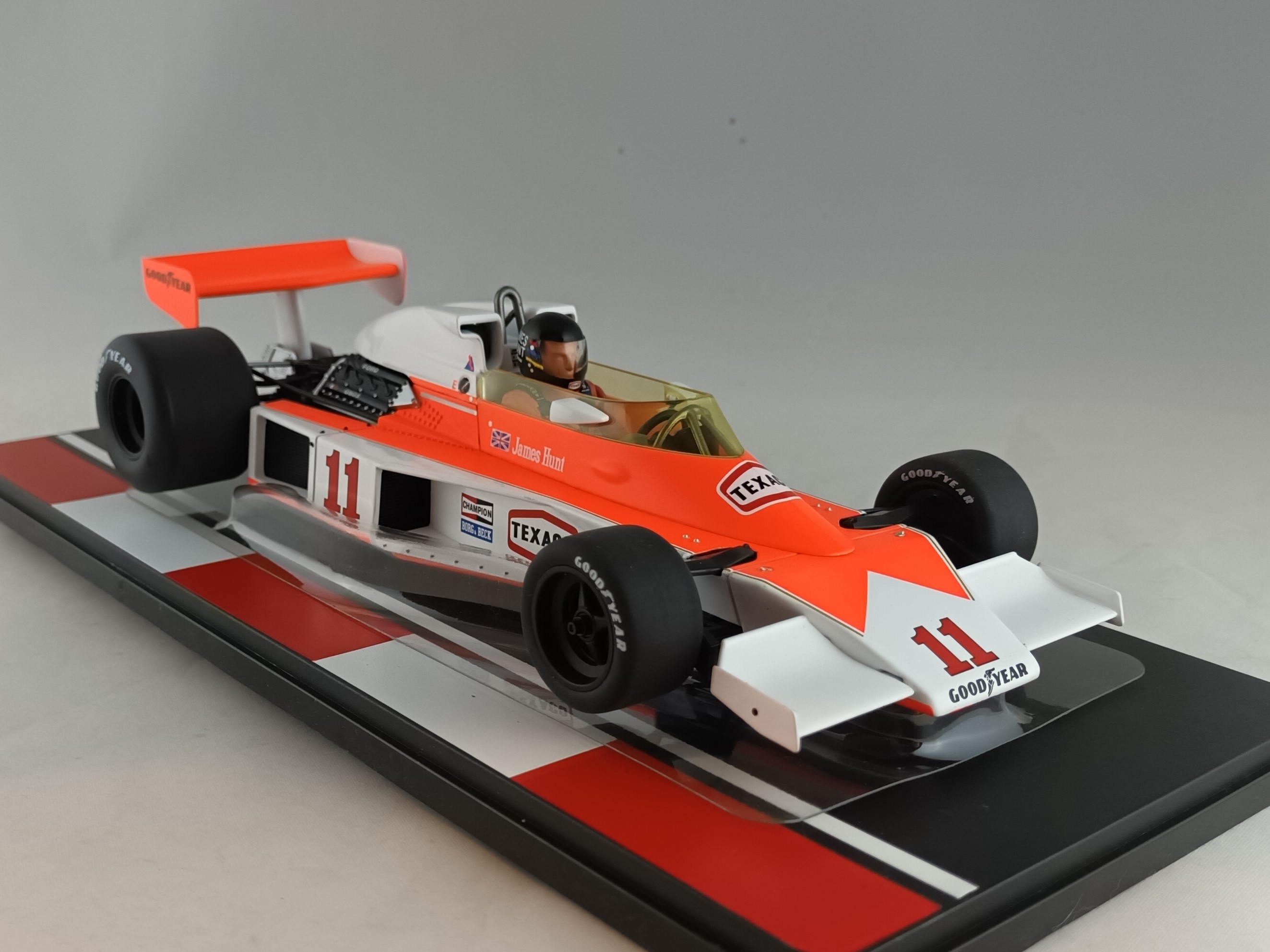 McLaren M23, No.11, James Hunt, 1976 1:18 MCG