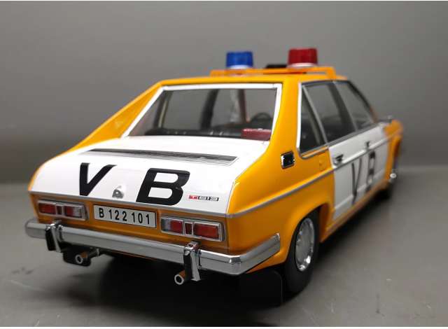Tatra 613 Veřejná Bezpečnost 1:18 Triple9