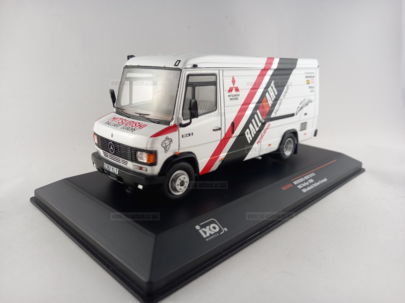Mercedes 609 D Ralliart doprovodné vozidlo 1:43 IXO