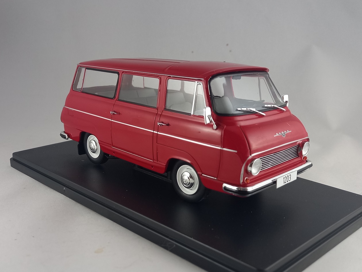 Škoda 1203 červená 1:24 Whitebox