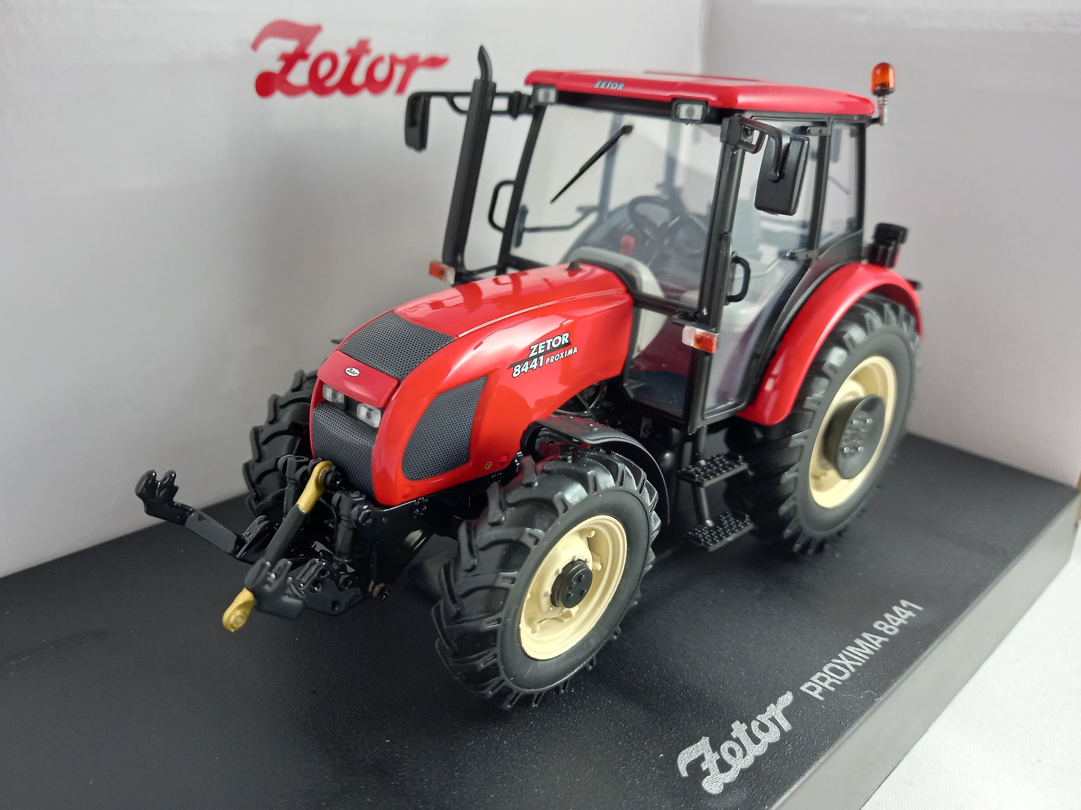 Zetor Proxima 8441 1:32 Universal Hobbies