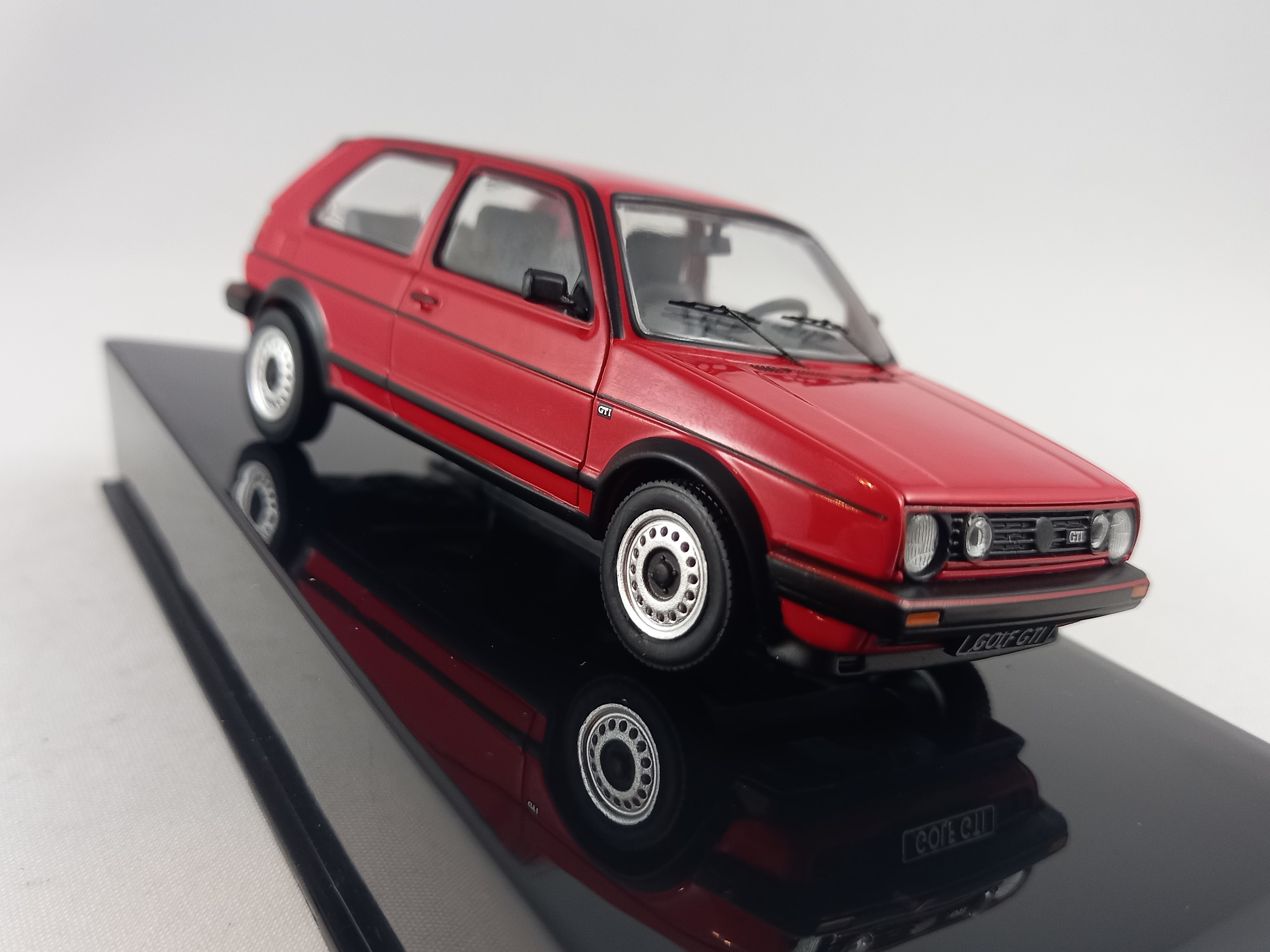 VW Golf GTI 1:43 IXO