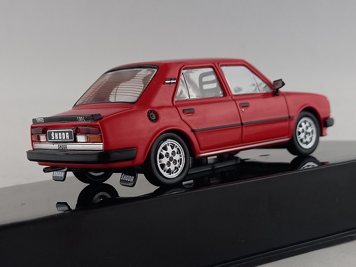 Škoda 130L 1:43 IXO