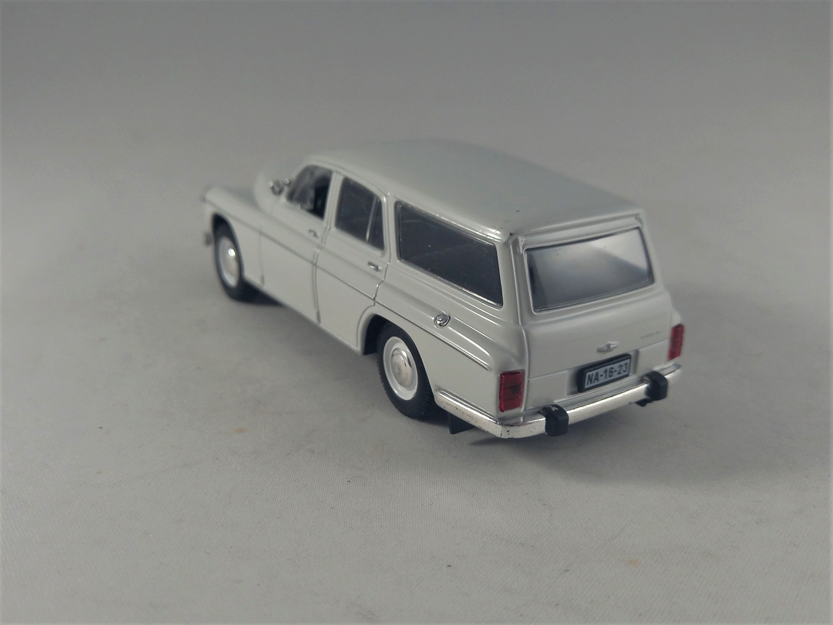Warszawa 203 Kombi 1:43 DeAgostini