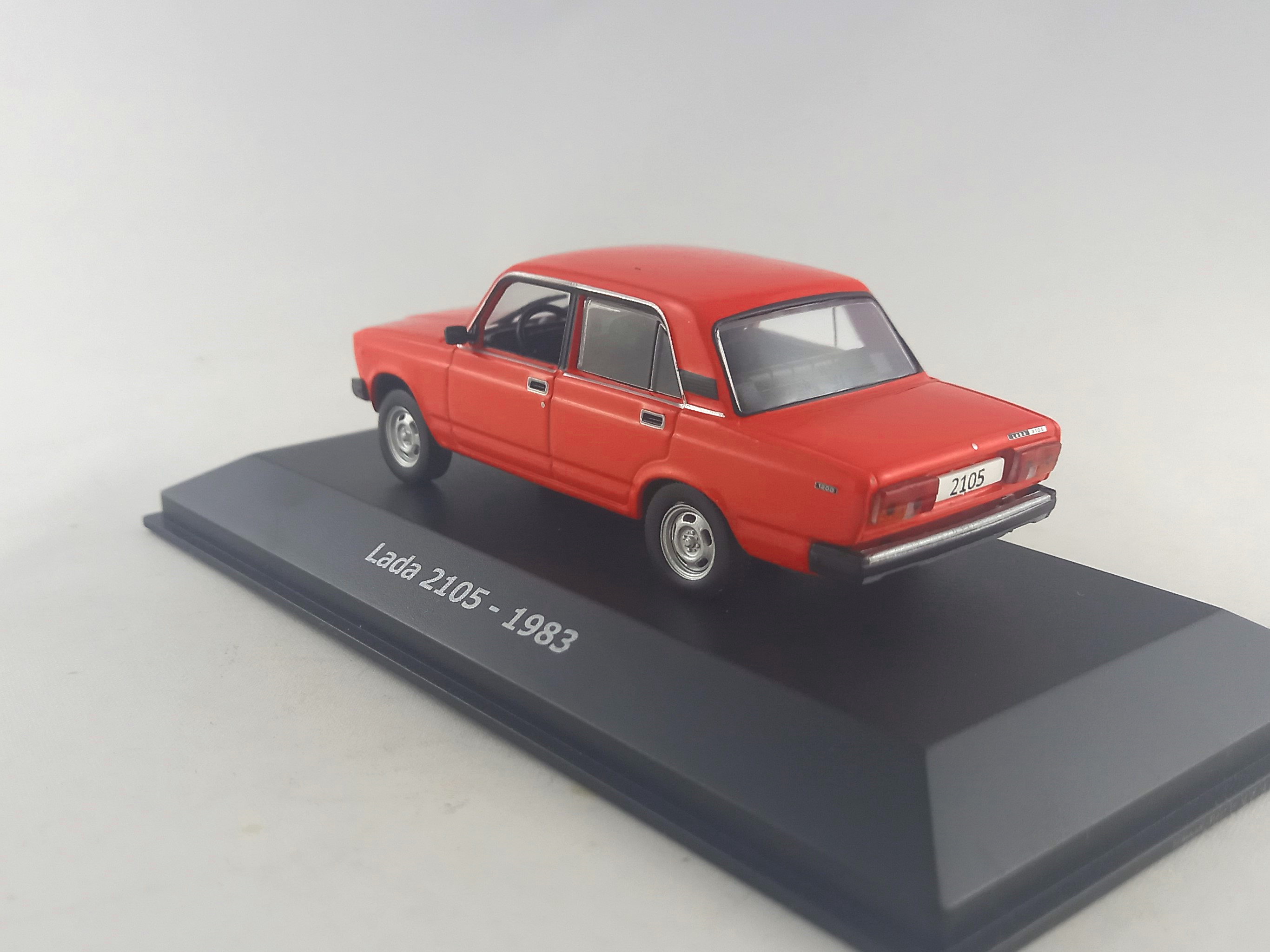 Lada 2105 1:43 DeAgostini