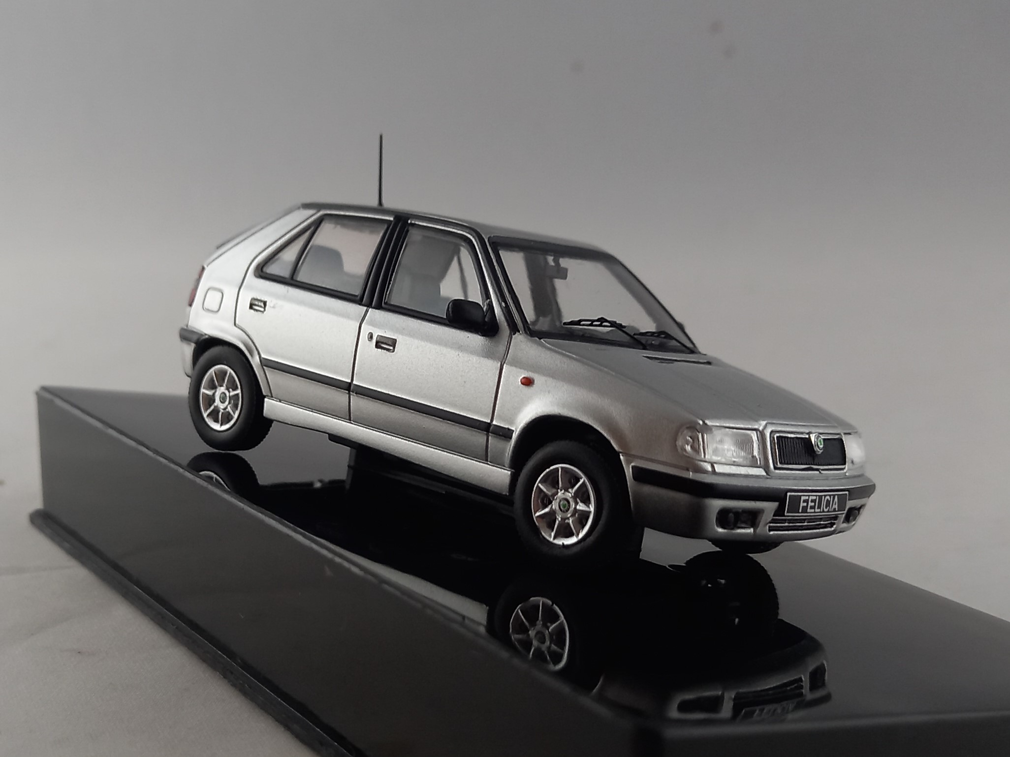 Škoda Felicia 1998 1:43 IXO