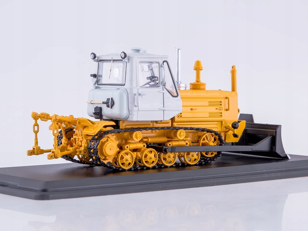 Caterpillar T-150 s pluhem 1:43 SSM