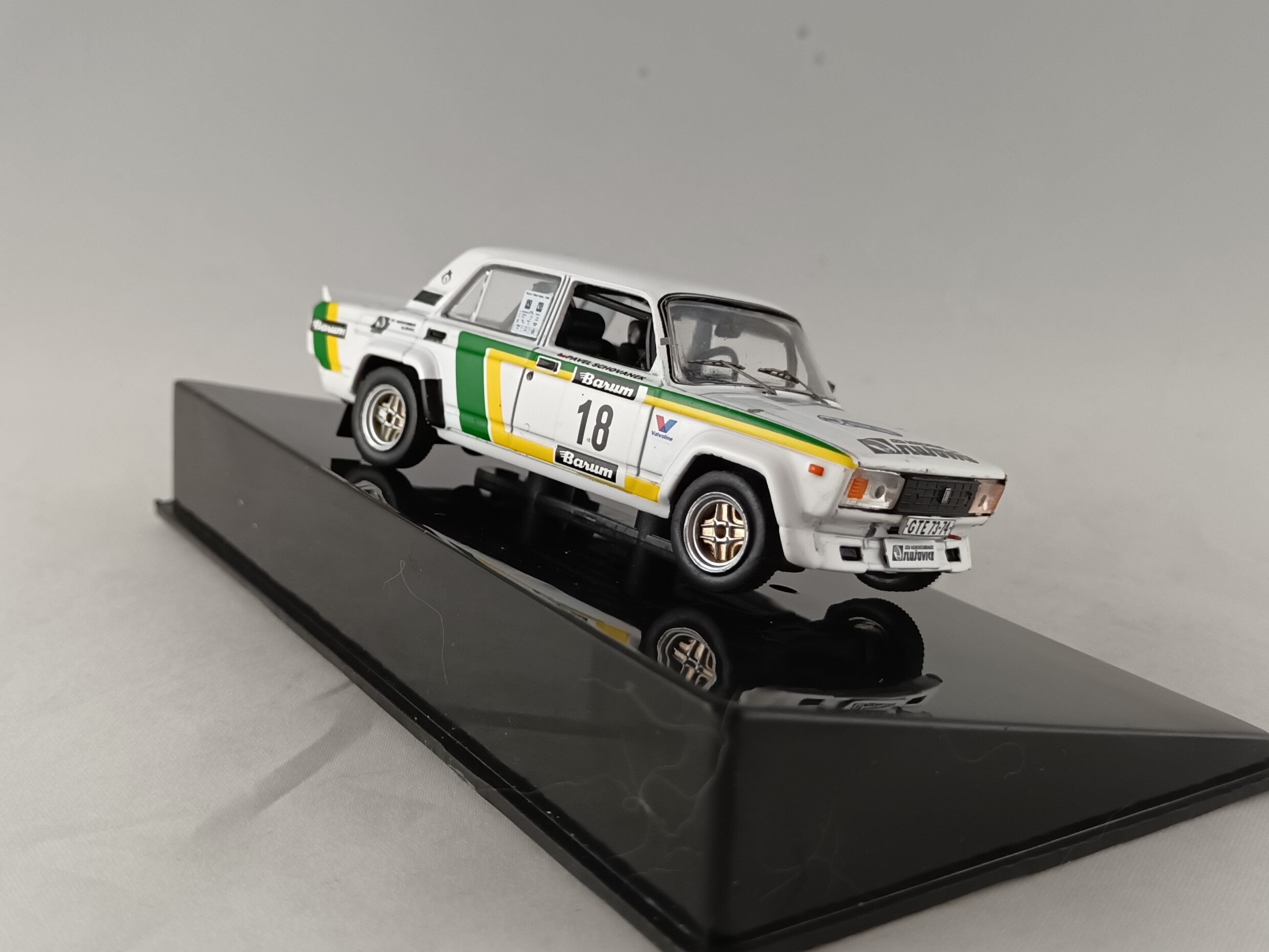 Lada 2105 VFTS, No.18, Blahna, Barum Tríbeč rallye 1988 1:43 IXO