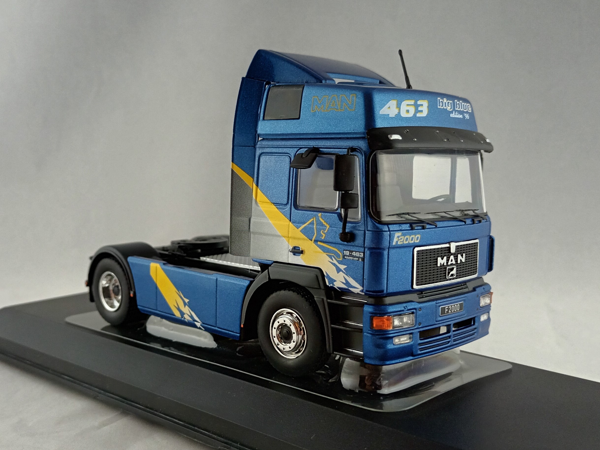 MAN F 2000 1:43 IXO