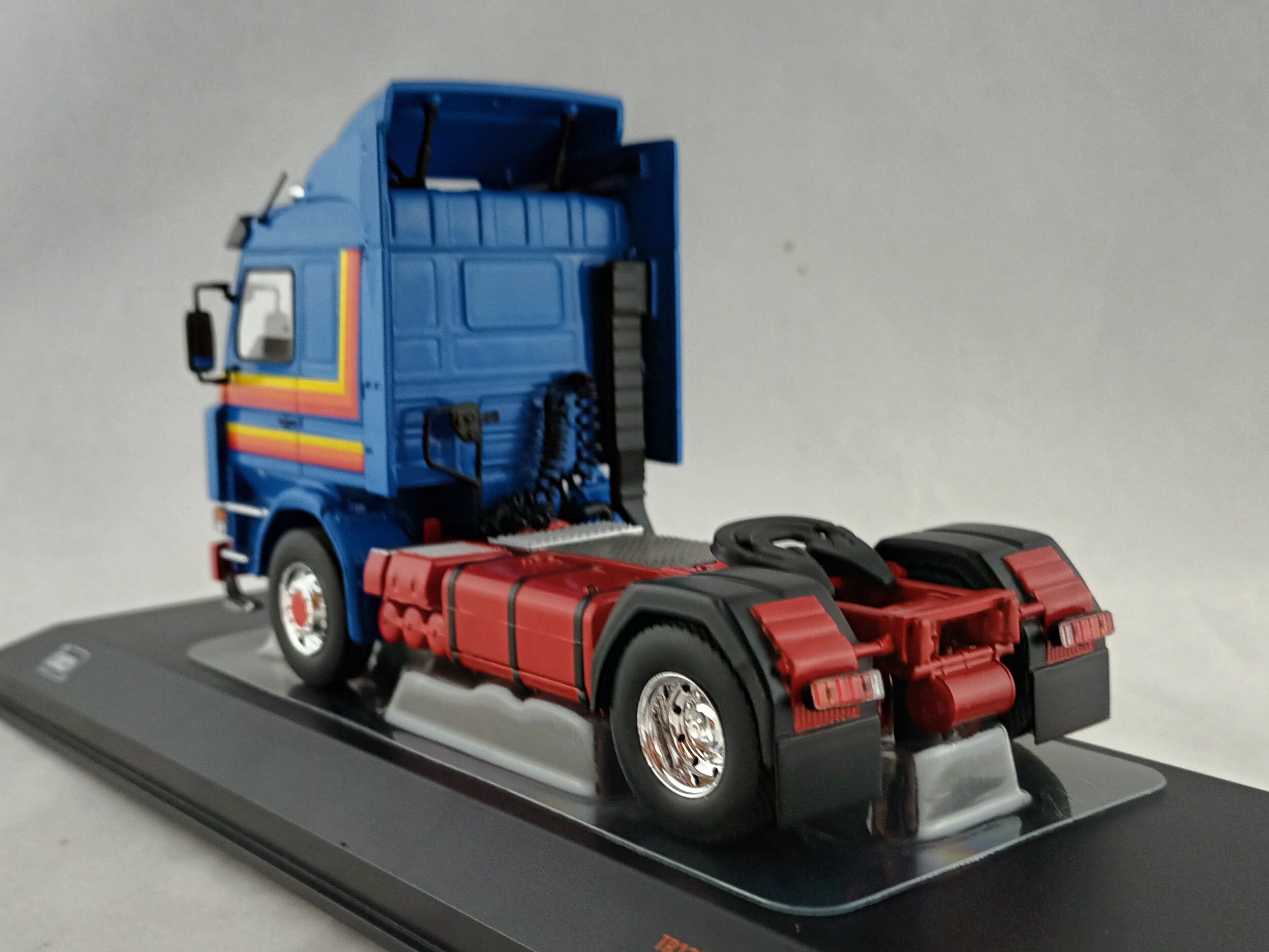 Scania 142 M 1:43 IXO