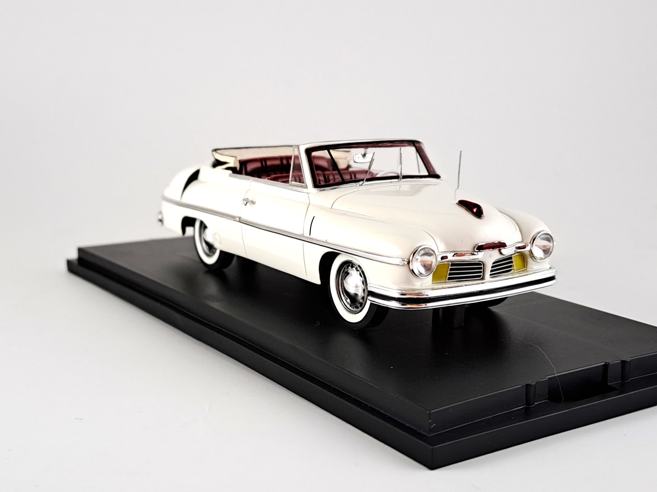 TATRA 12 CABRIO geschlossen rot - AUTOCULT 1:43 EUR 190,10 - DE