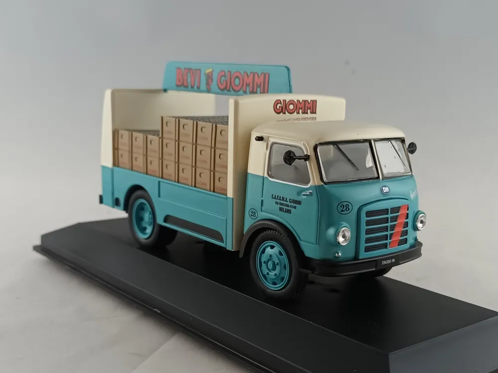 OM Leoncino Giommi 1:43 Altaya