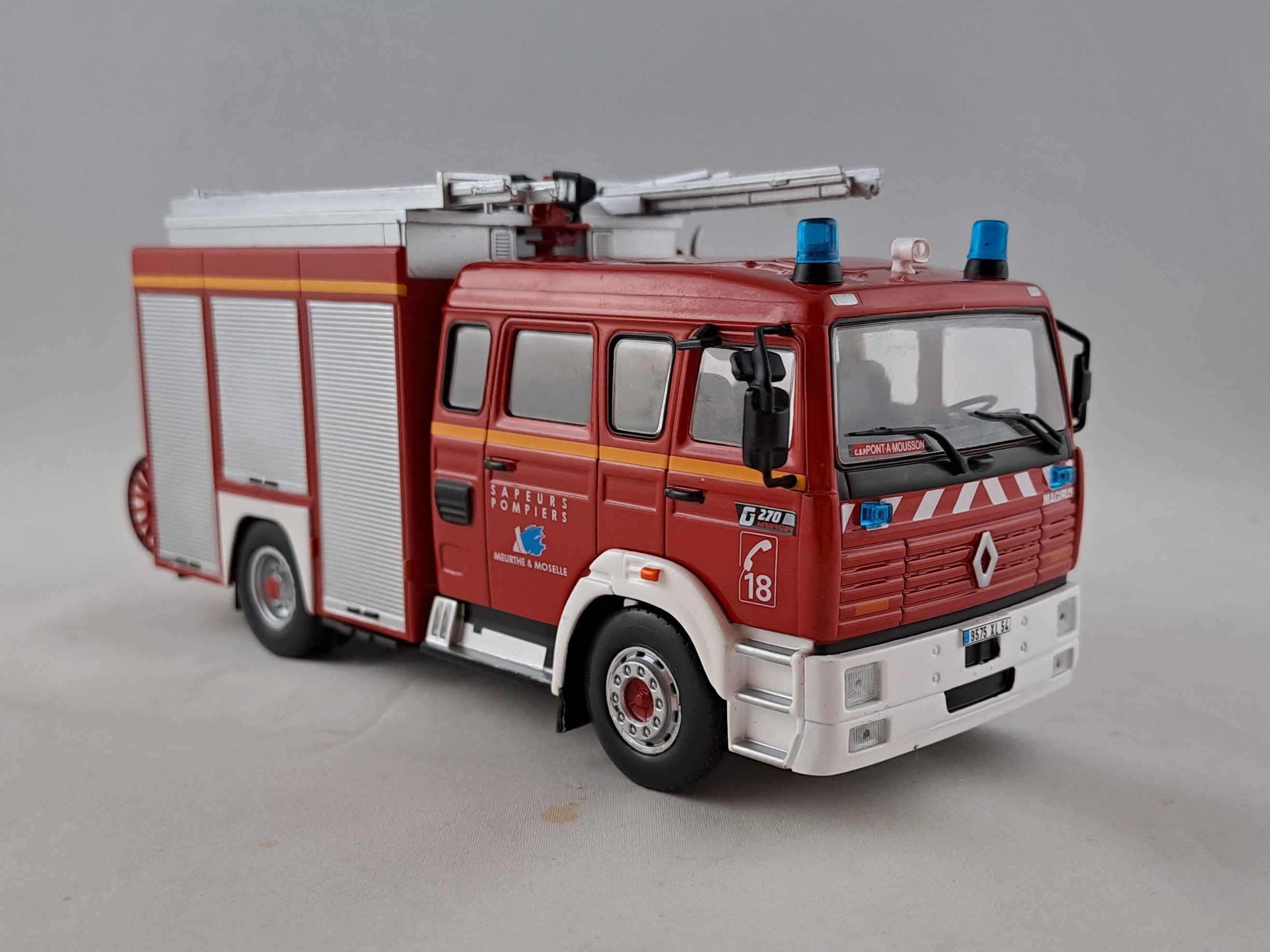 Renault G270 Double Cabine hasiči 1:43