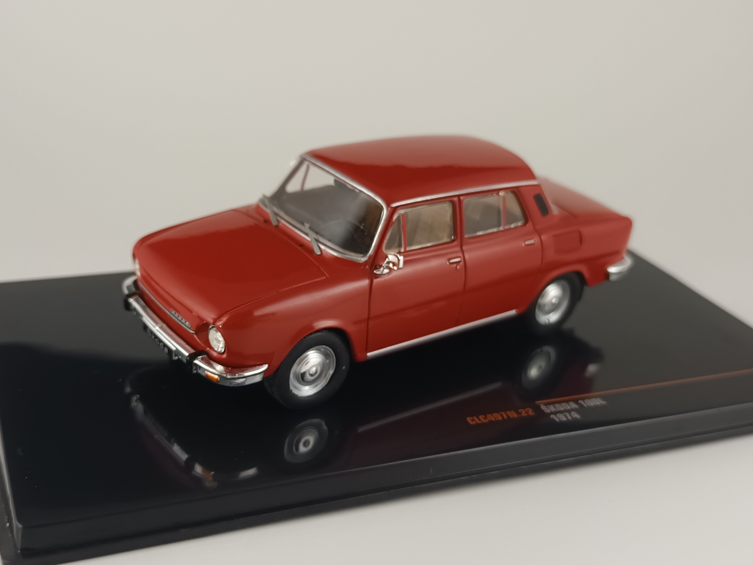 Škoda 100 L 1974 1:43 IXO