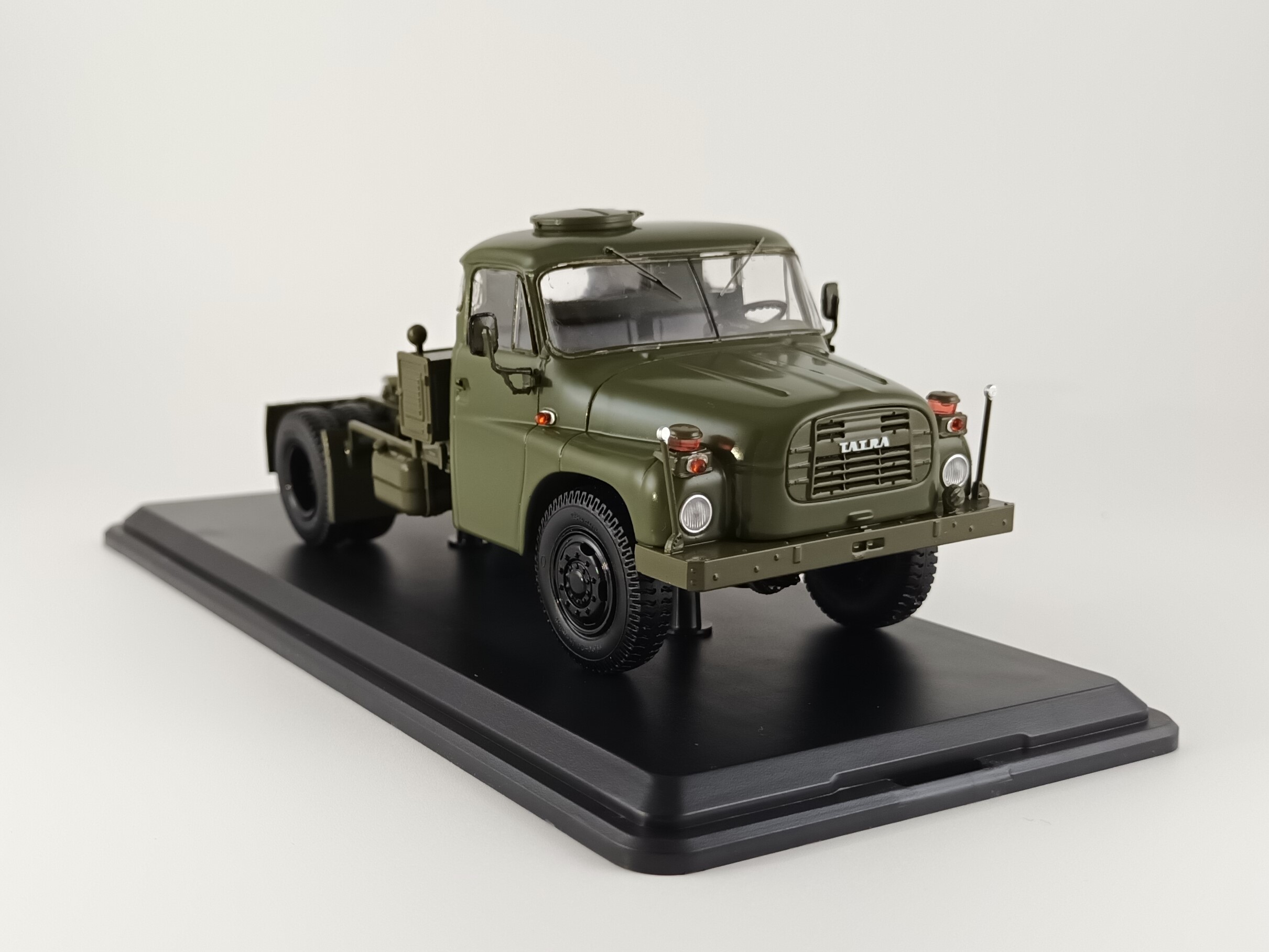 Tatra T148 NT 4X4 olivový 1:43 SSM