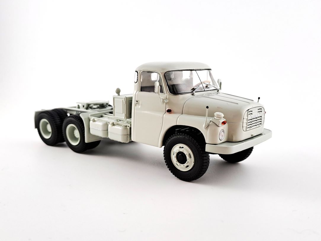 Tatra T148 NT 6x6 šedá 1:43 Auto Historia