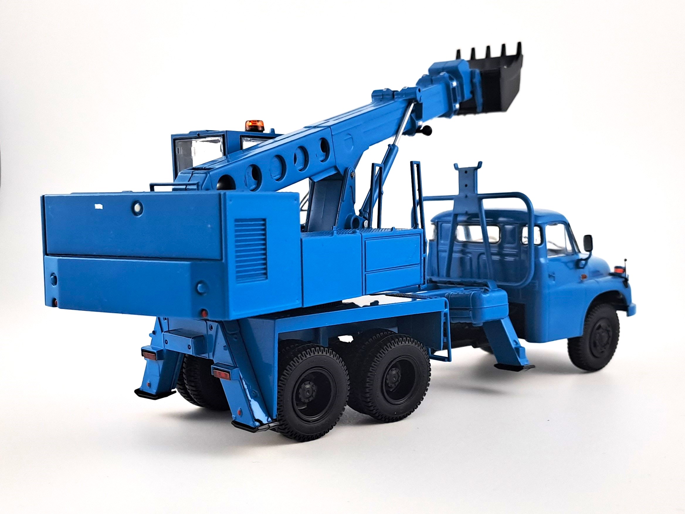 Tatra T148 UDS-110A bagr modrý 1:43 Auto Historia