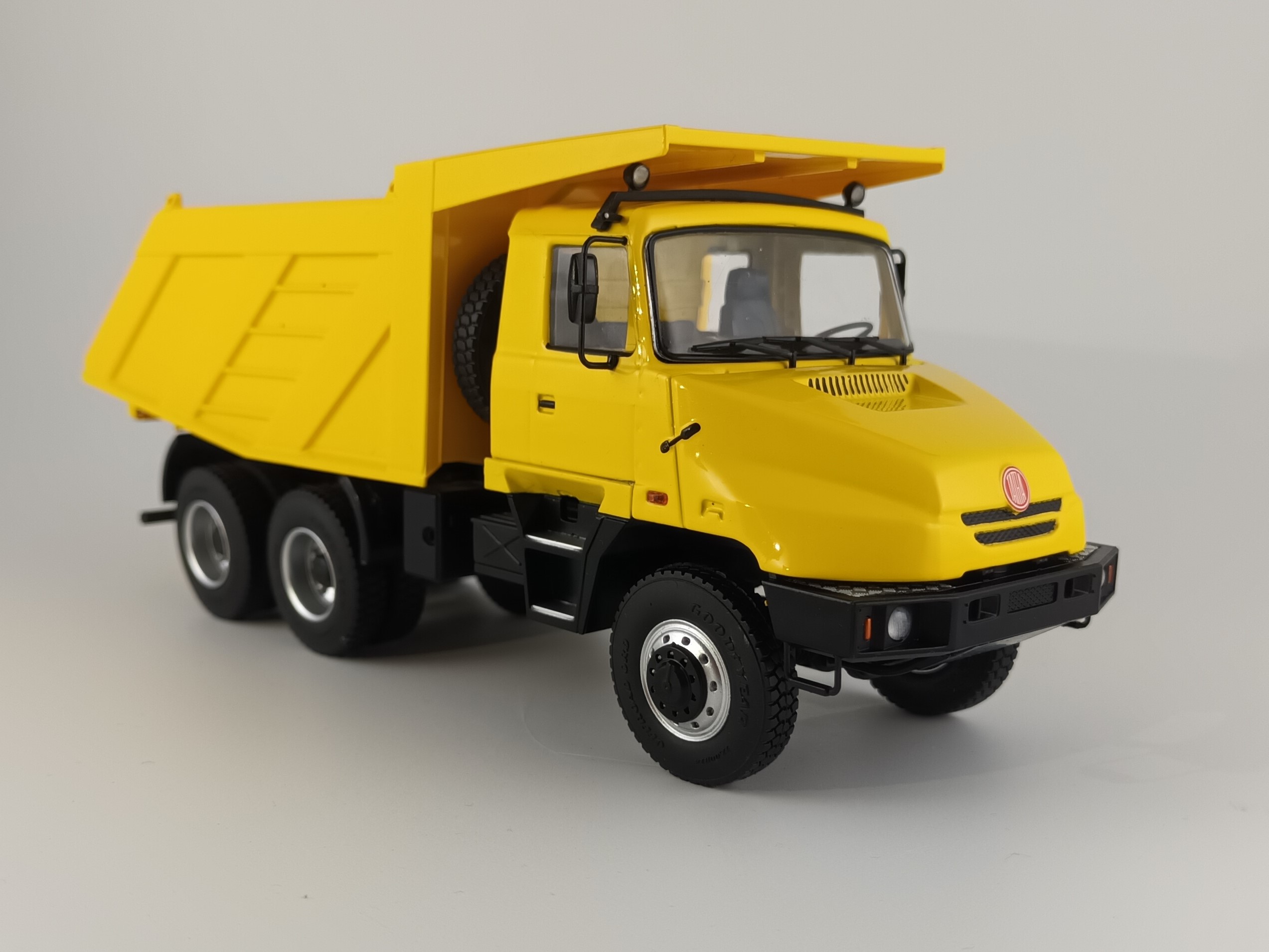 Tatra T163 Jamal žlutý 1:43 Auto Historia