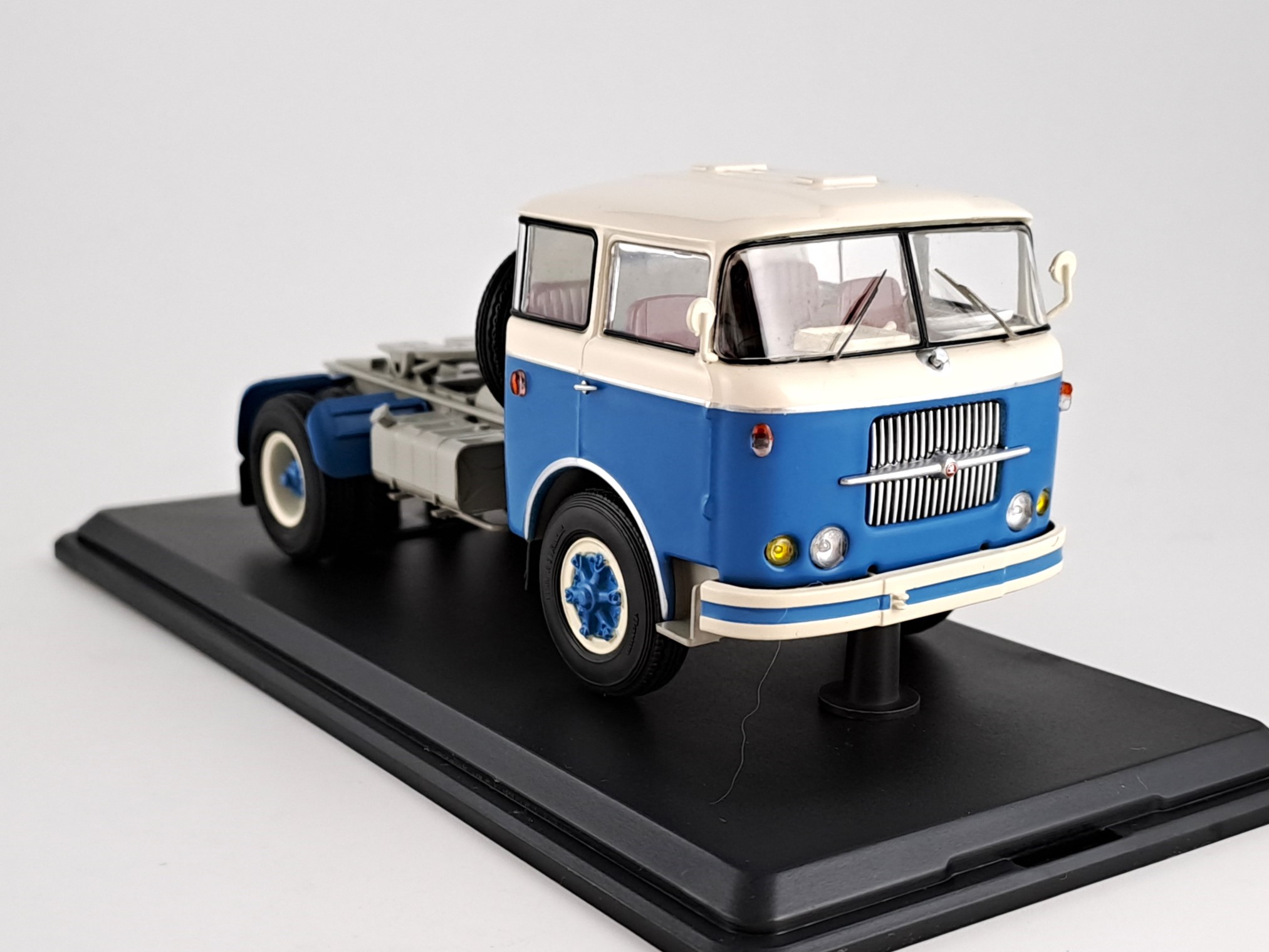 LIAZ 706 RTTN 1:43 Premium ClassiXXs
