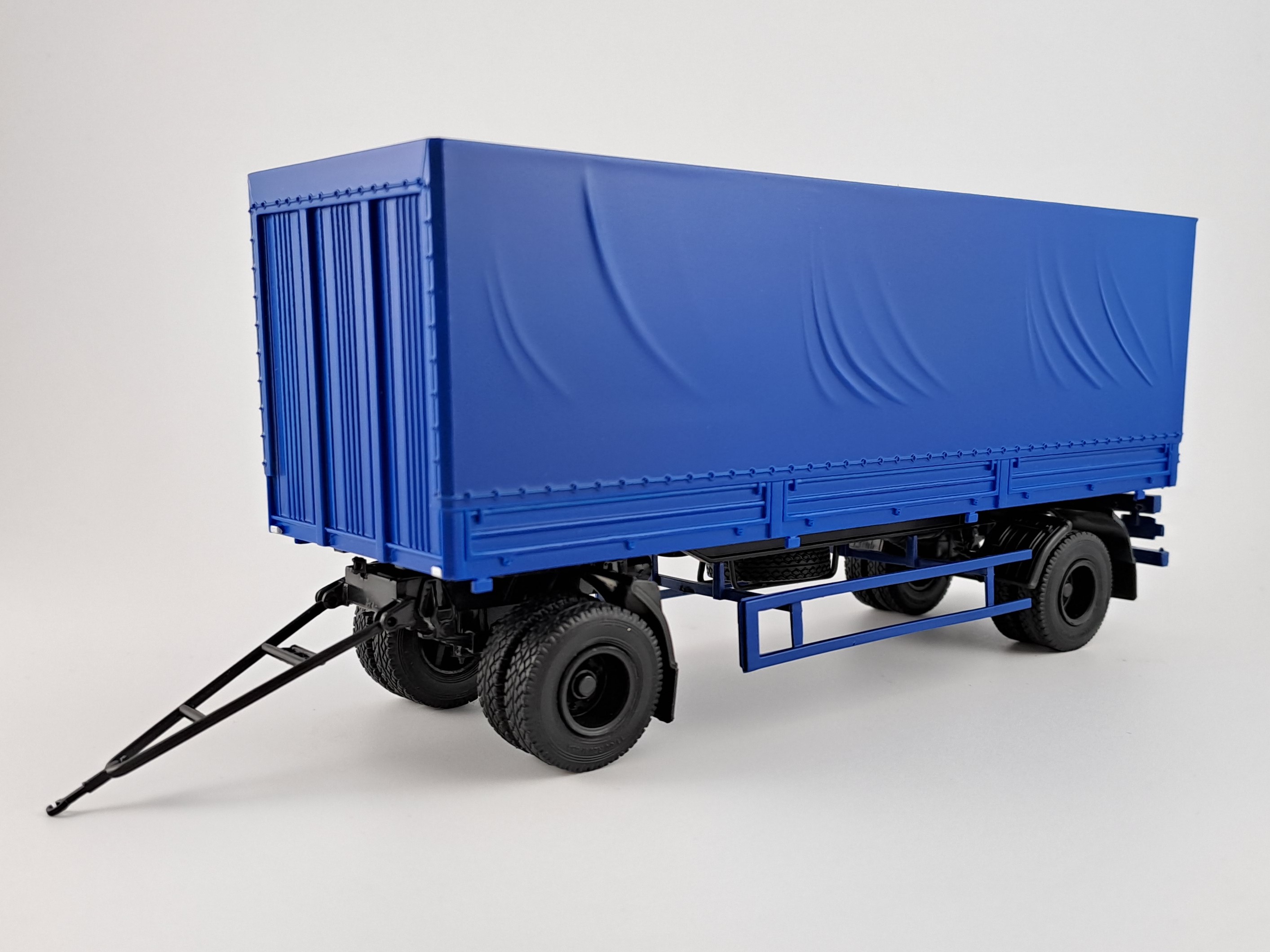 přívěs s plachtou MAZ-83781 1:43 Auto Historia