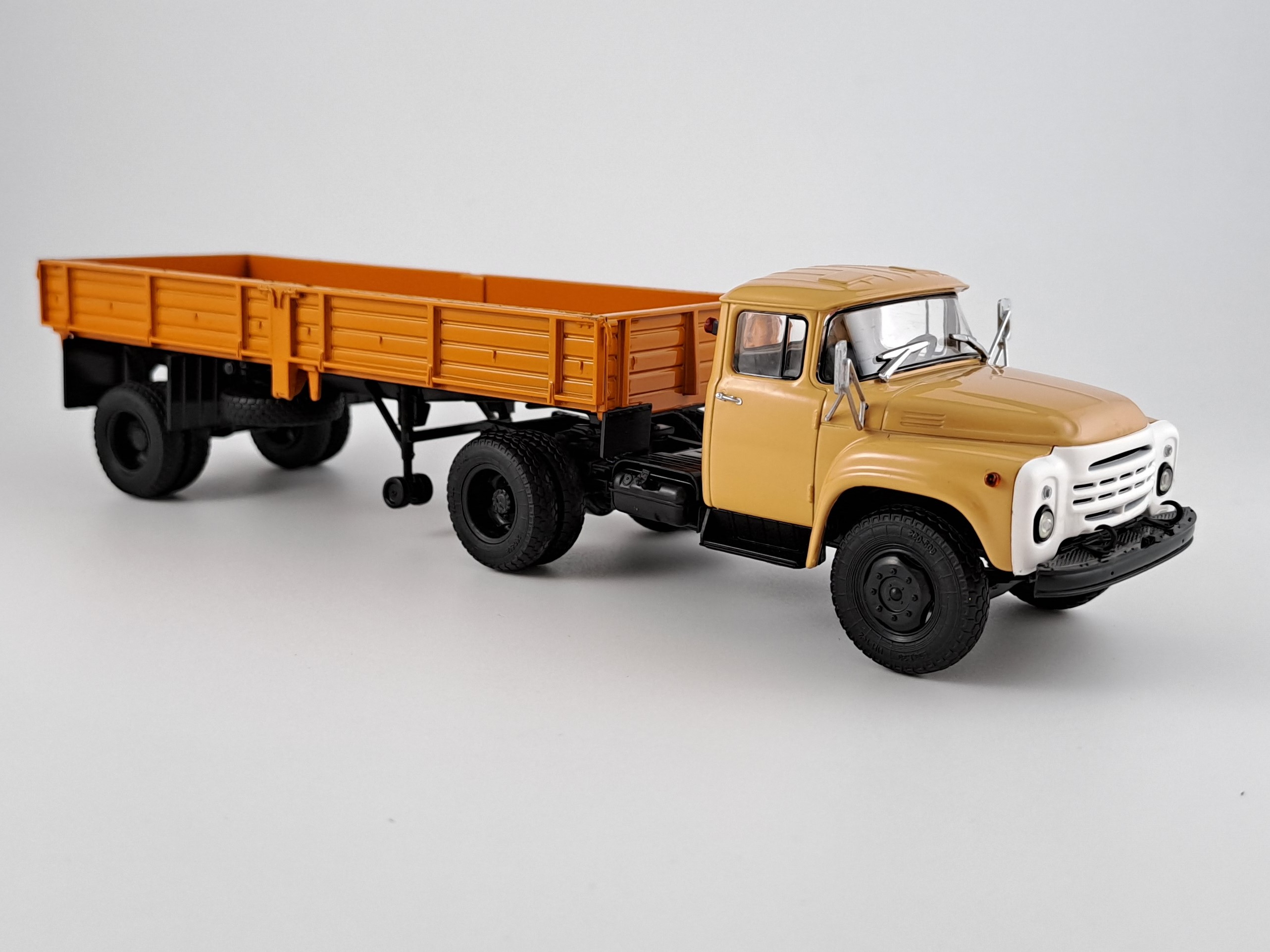 ZIL-130V1 s návěsem ODAZ-885 1:43 Auto Historia
