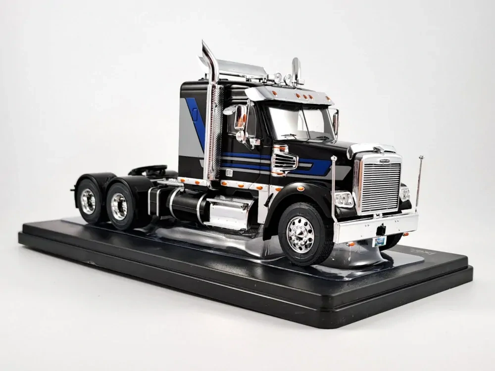 Freightliner Coronado 2012 1:43 IXO