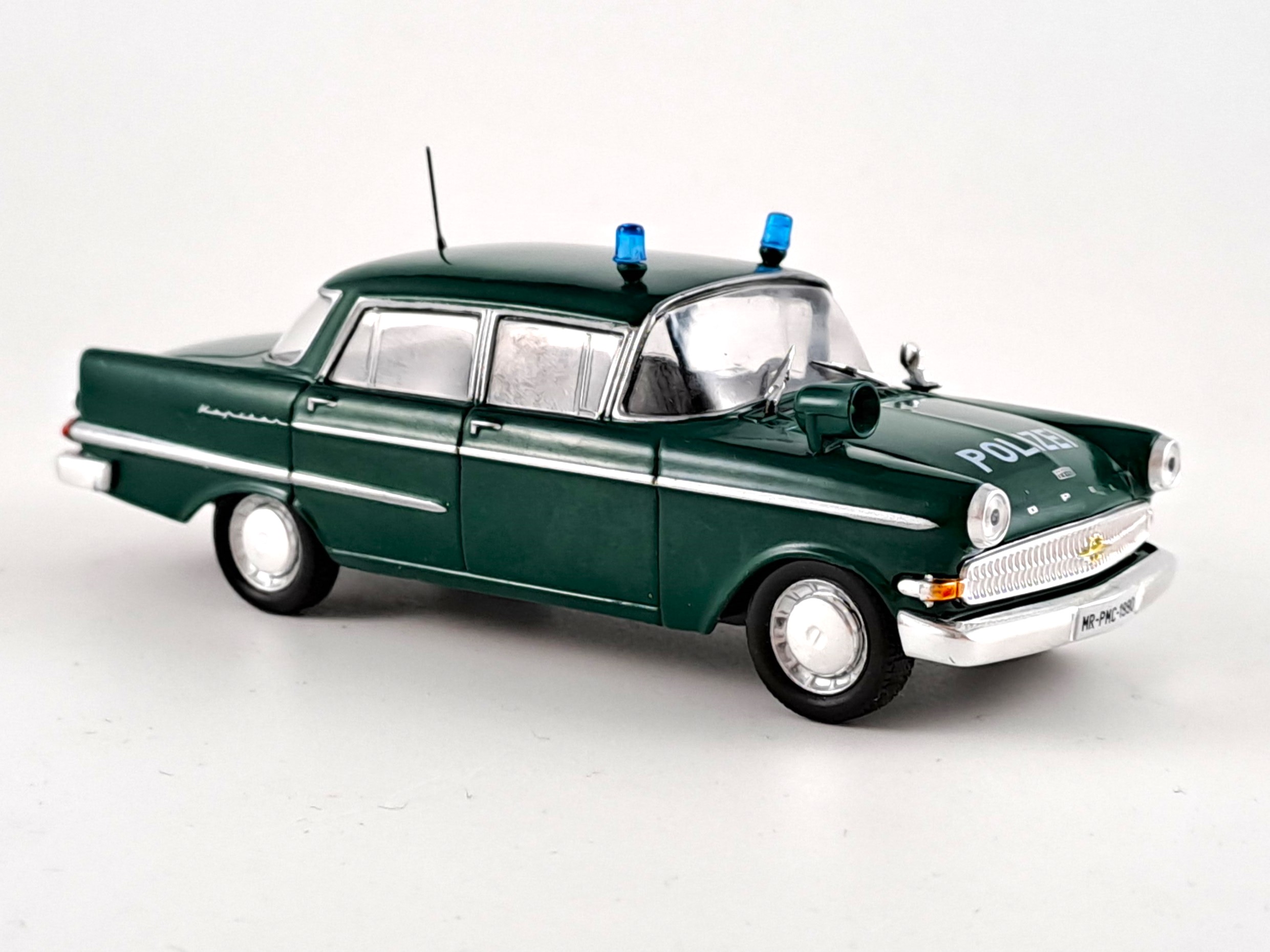 Opel Kapitan policie 1:43 DeAgostini