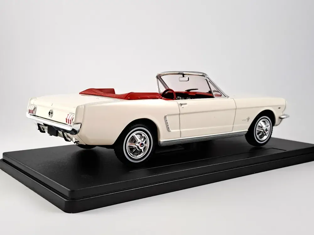 Ford Mustang Convertible 1:24 Hachette