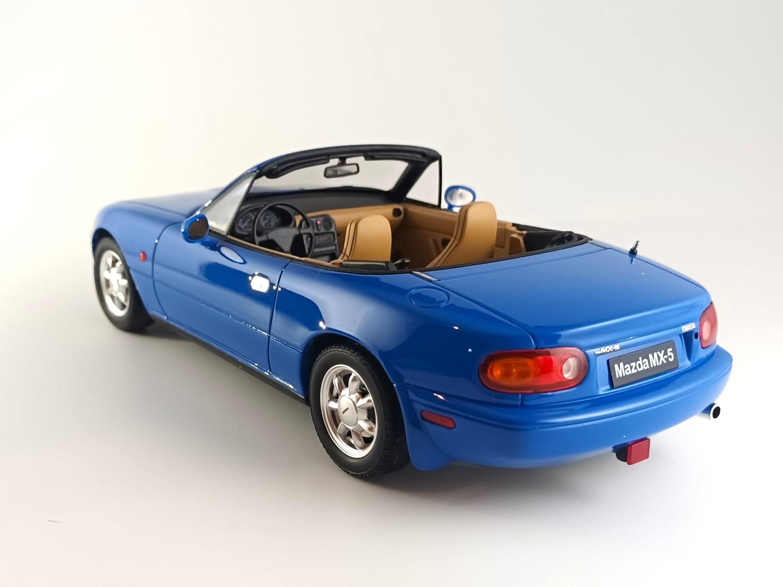Mazda MX-5 (NA) 1:18 Ottomobile