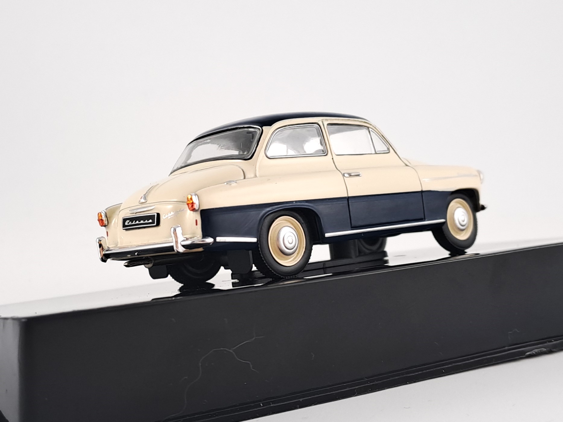 Škoda Octavia 1959 1:43 IXO