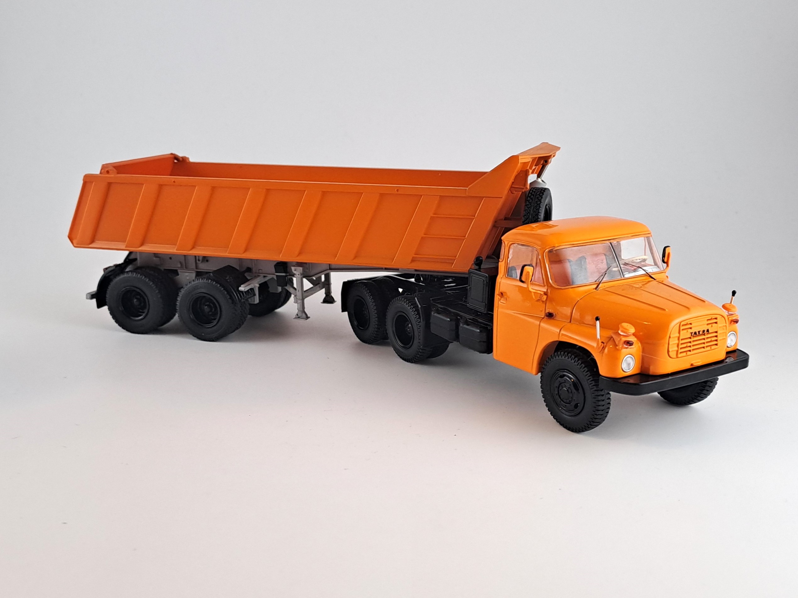 Tatra T148 NT 6x6 s návěsem MAZ-9506-20 + tahač MAZ-6422 1:43 SSM